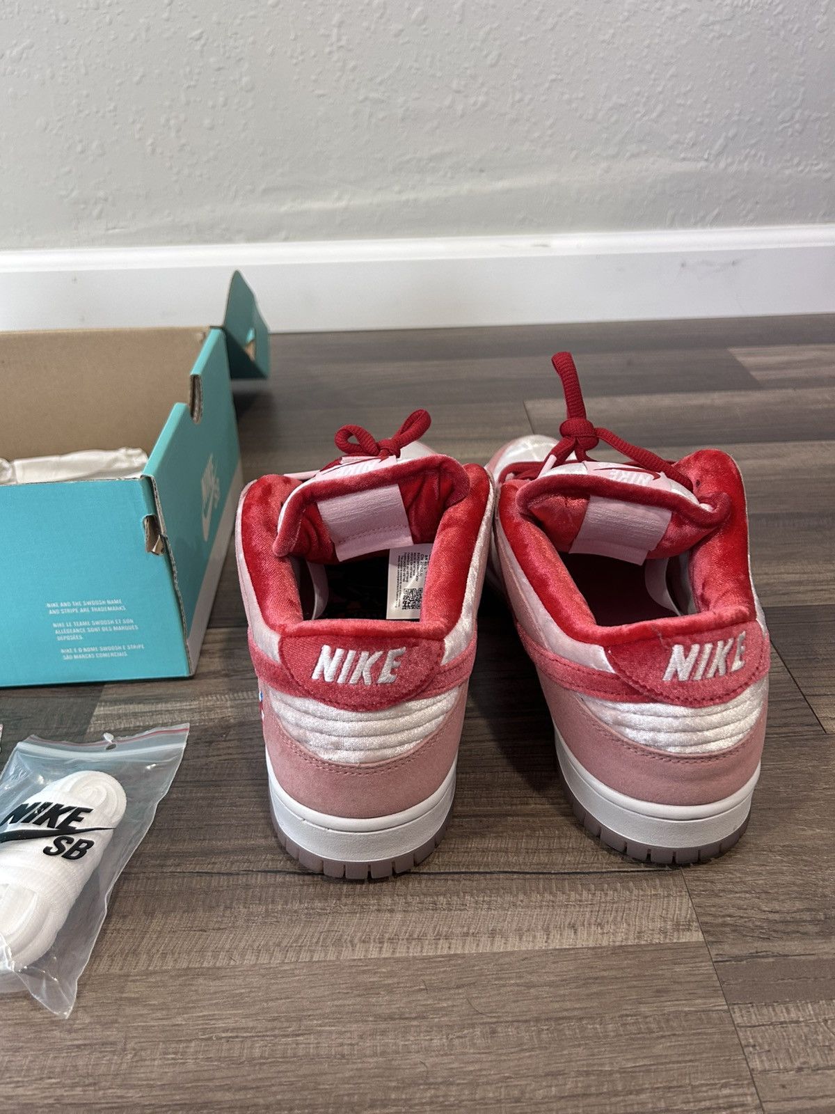 Nike × StrangeLove Skateboards Nike SB Dunk Low Pro “StrangeLove” Size US 9 / EU 42 - 8 Thumbnail