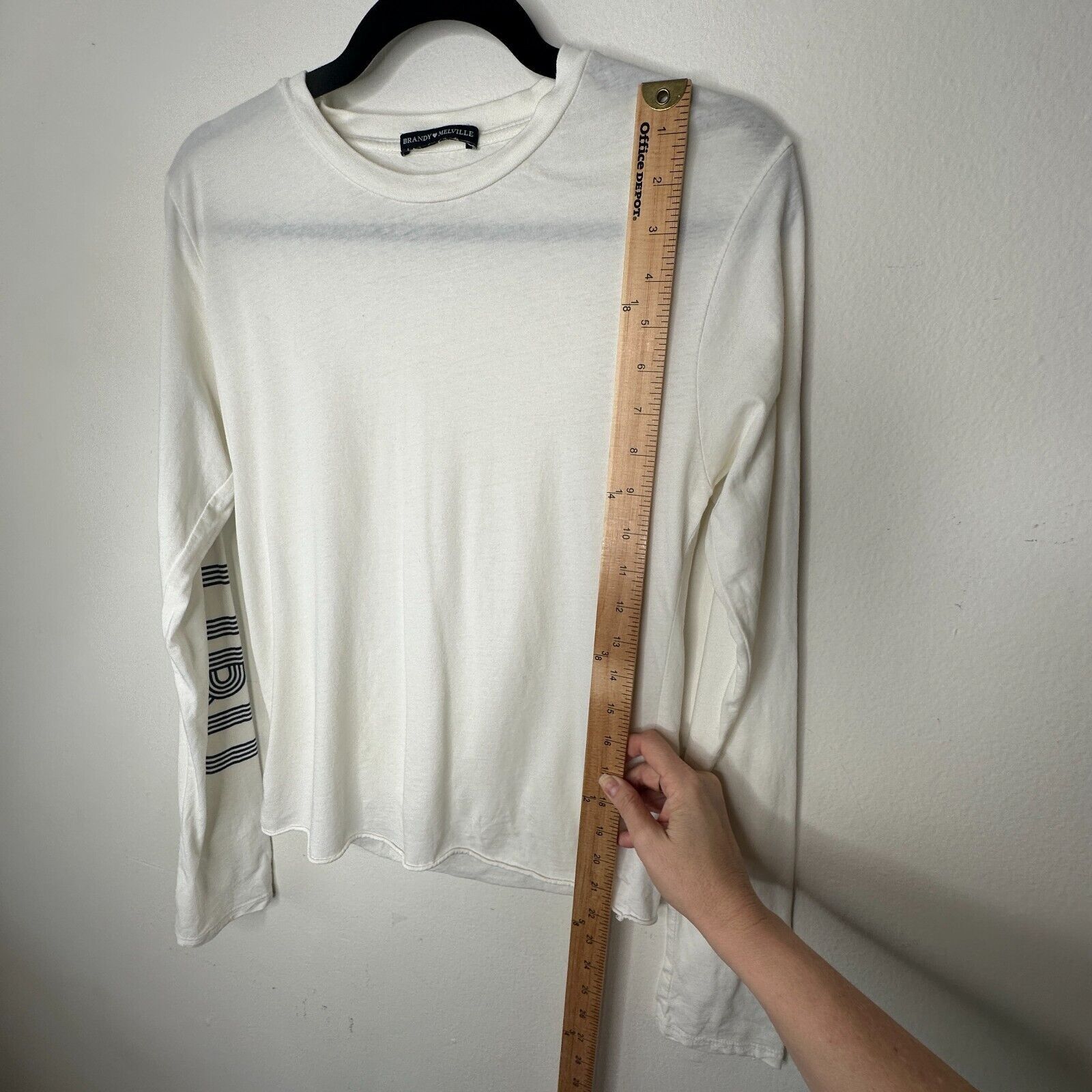 Brandy Melville Brandy Melville Malibu Graphic Crew Neck Long Sleeve Tee S Size S / US 4 / IT 40 - 6 Thumbnail
