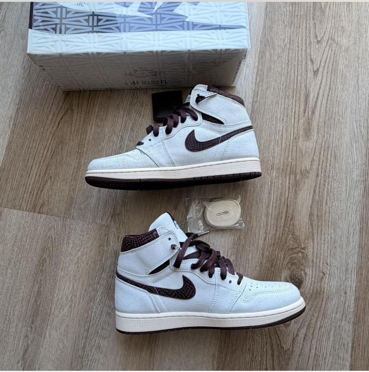 A Ma Maniere × Jordan Brand A Ma Maniere Air Jordan 1 Size US 10 / EU 43 - 5 Thumbnail