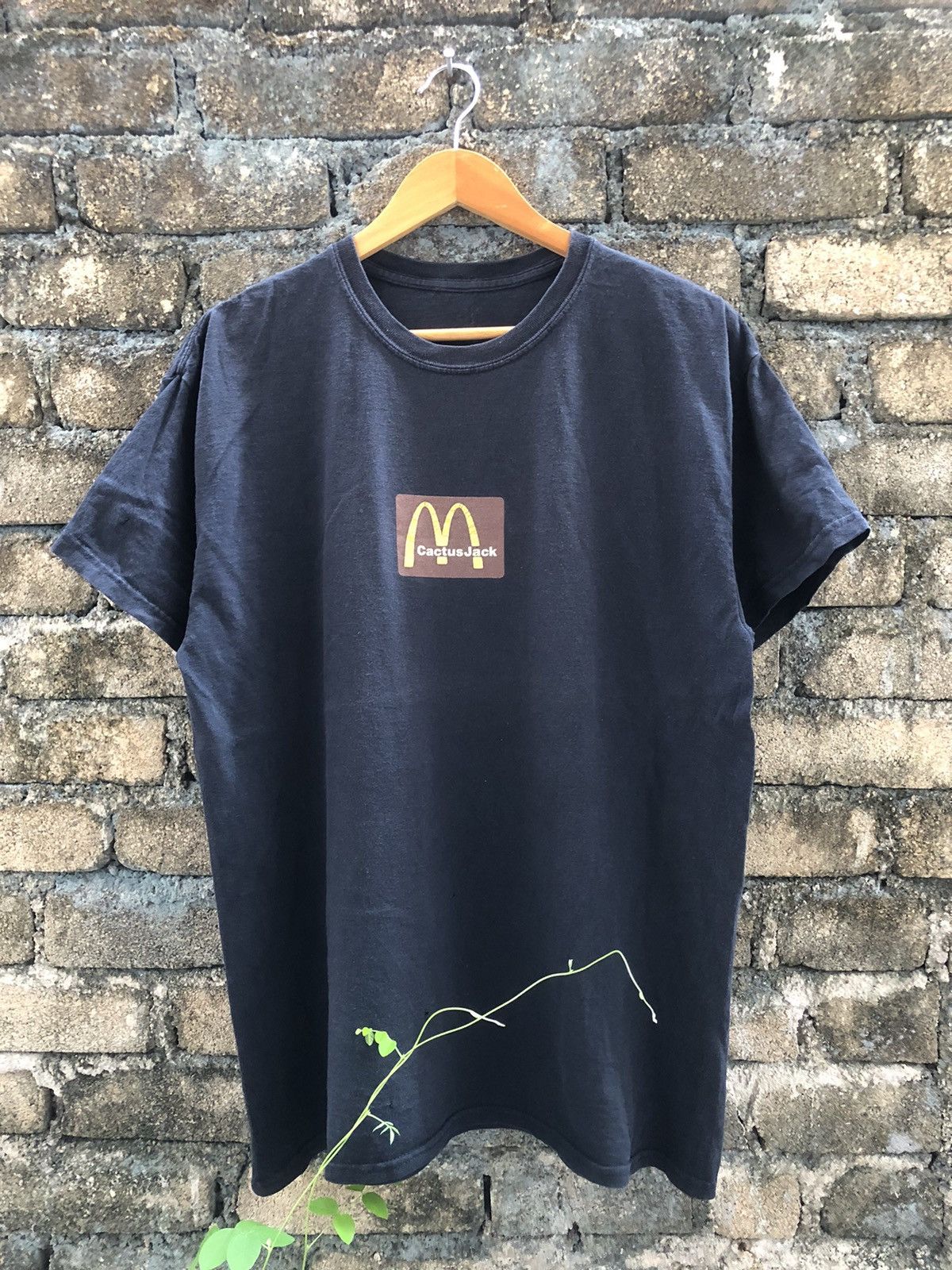 Cactus Plant Flea Market × Vintage Crazy Faded Travis Scot Cactus Jack Mcdonald’s Logo Tshirt Size US L / EU 52-54 / 3 - 2 Thumbnail