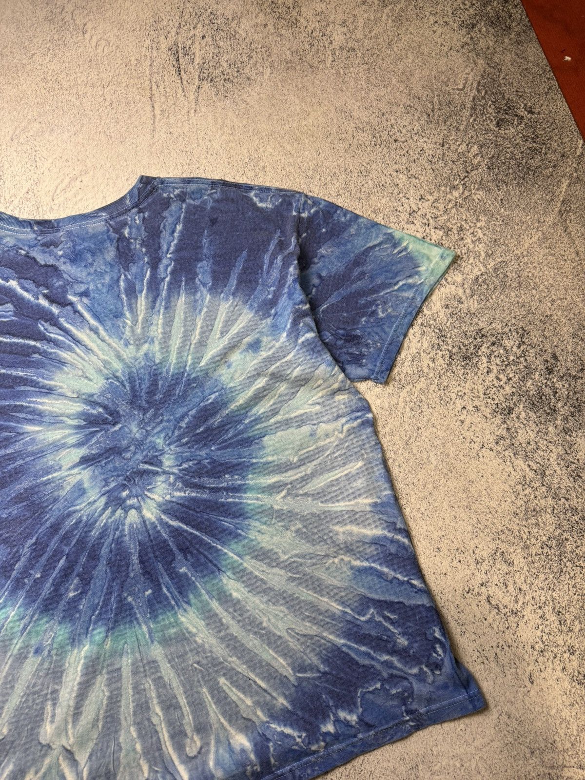 Vintage Vintsge Shark Bite Me Tie Dye Graphic T-Shirt Puff Print All Size US XL / EU 56 / 4 - 19 Thumbnail