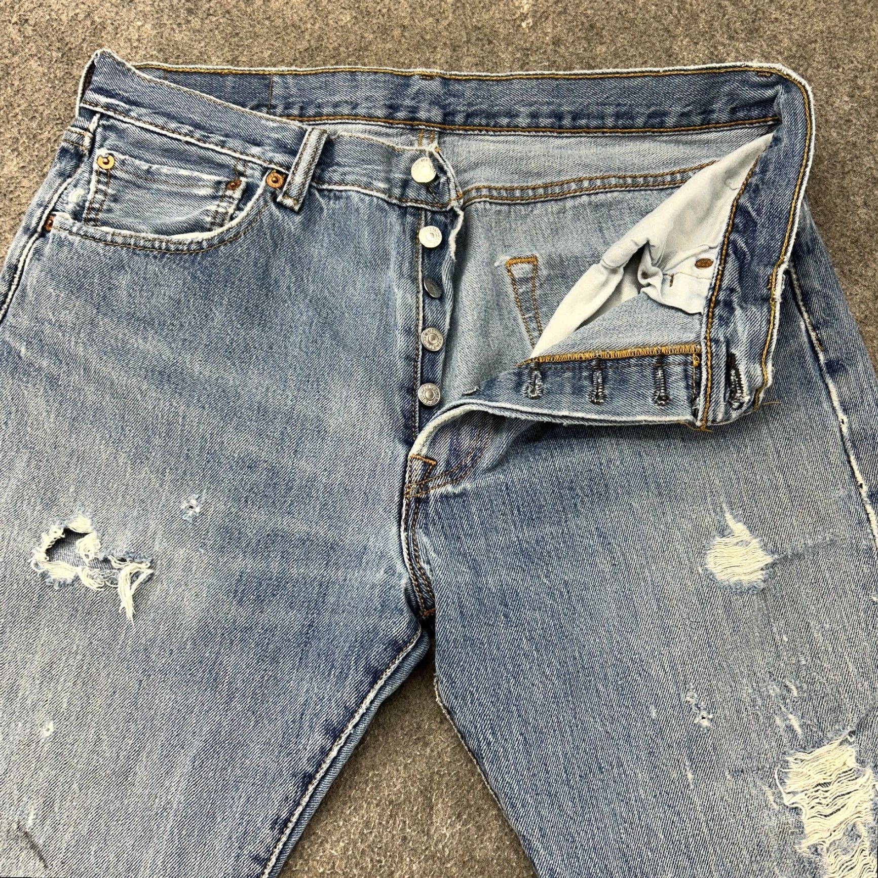 Levi's VINTAGE Levi's 501 Jeans Mens 34x29 Blue Straight Denim Distressed Regular 90s Cowboy USA Mens Size US 34 / EU 50 - 2 Thumbnail