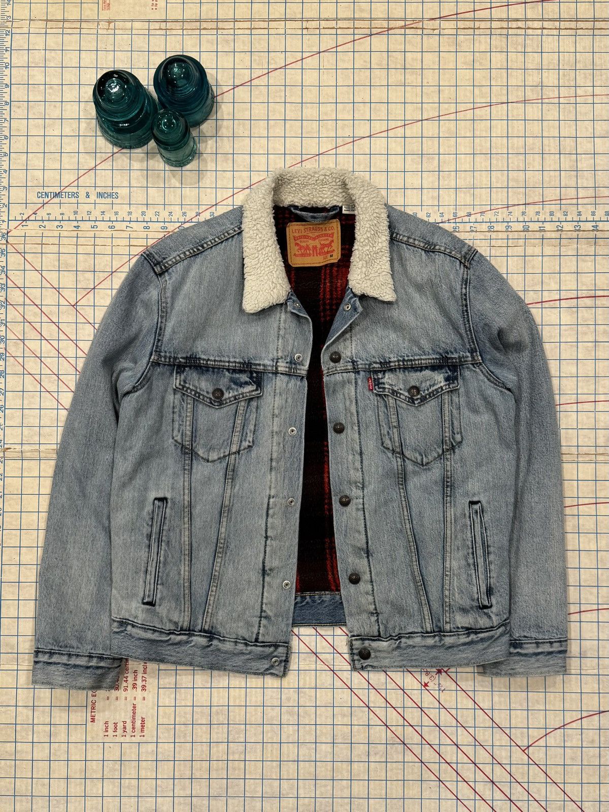 Levi's Levi’s Plaid Lined Denim Jacket Mens Size Medium Light Wash Size US M / EU 48-50 / 2 - 3 Thumbnail
