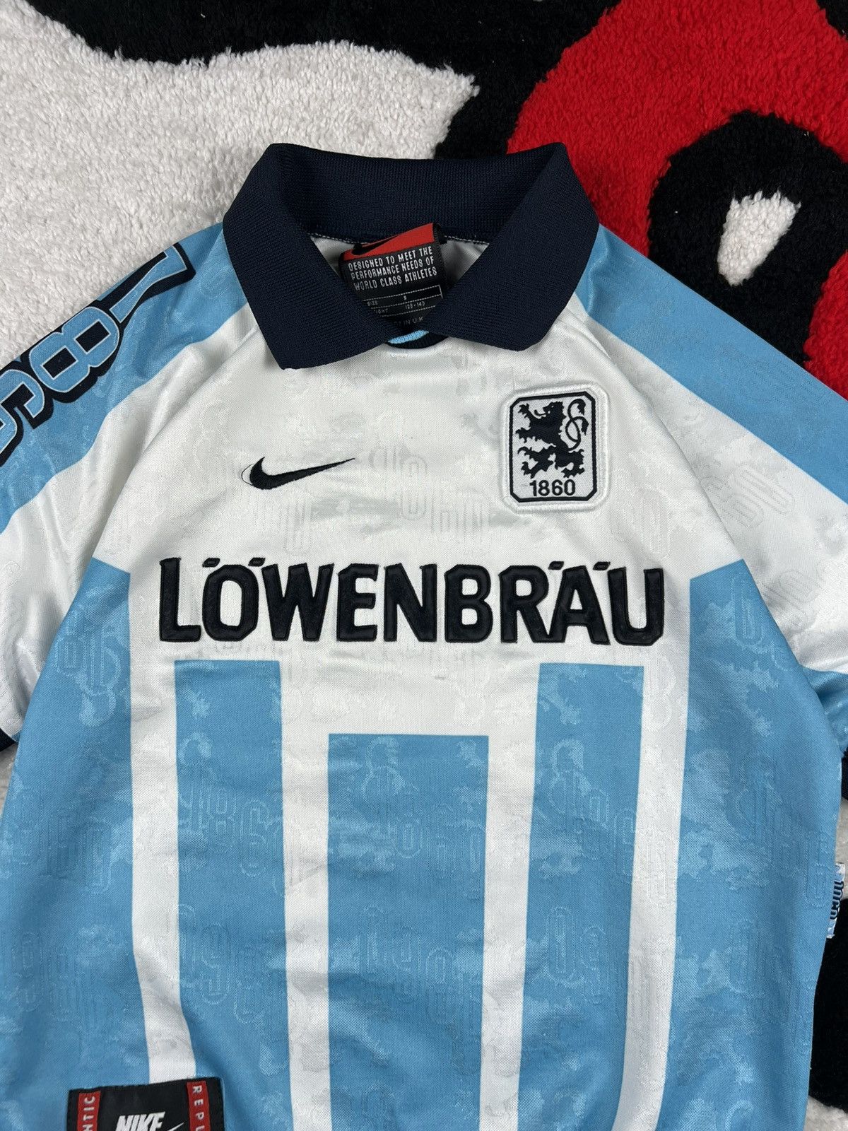 Nike Vintage Nike TSV Munchen 1996/97 Football Kids Soccer Jersey Size US S / EU 44-46 / 1 - 4 Thumbnail