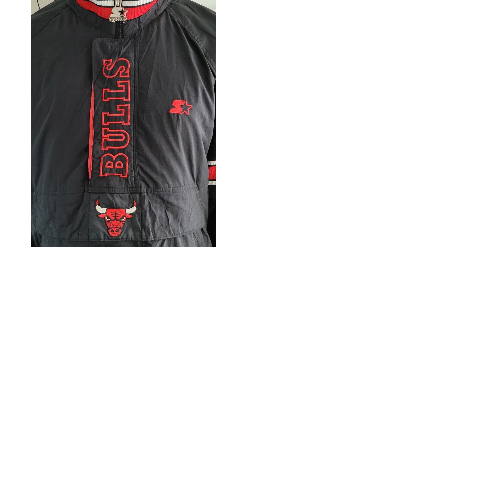 Starter VINTAGE Starter Chicago Bulls Pro Sports 90s Puffer Bomber Jacket, Black Red Size L Size US L / EU 52-54 / 3 - 9 Thumbnail