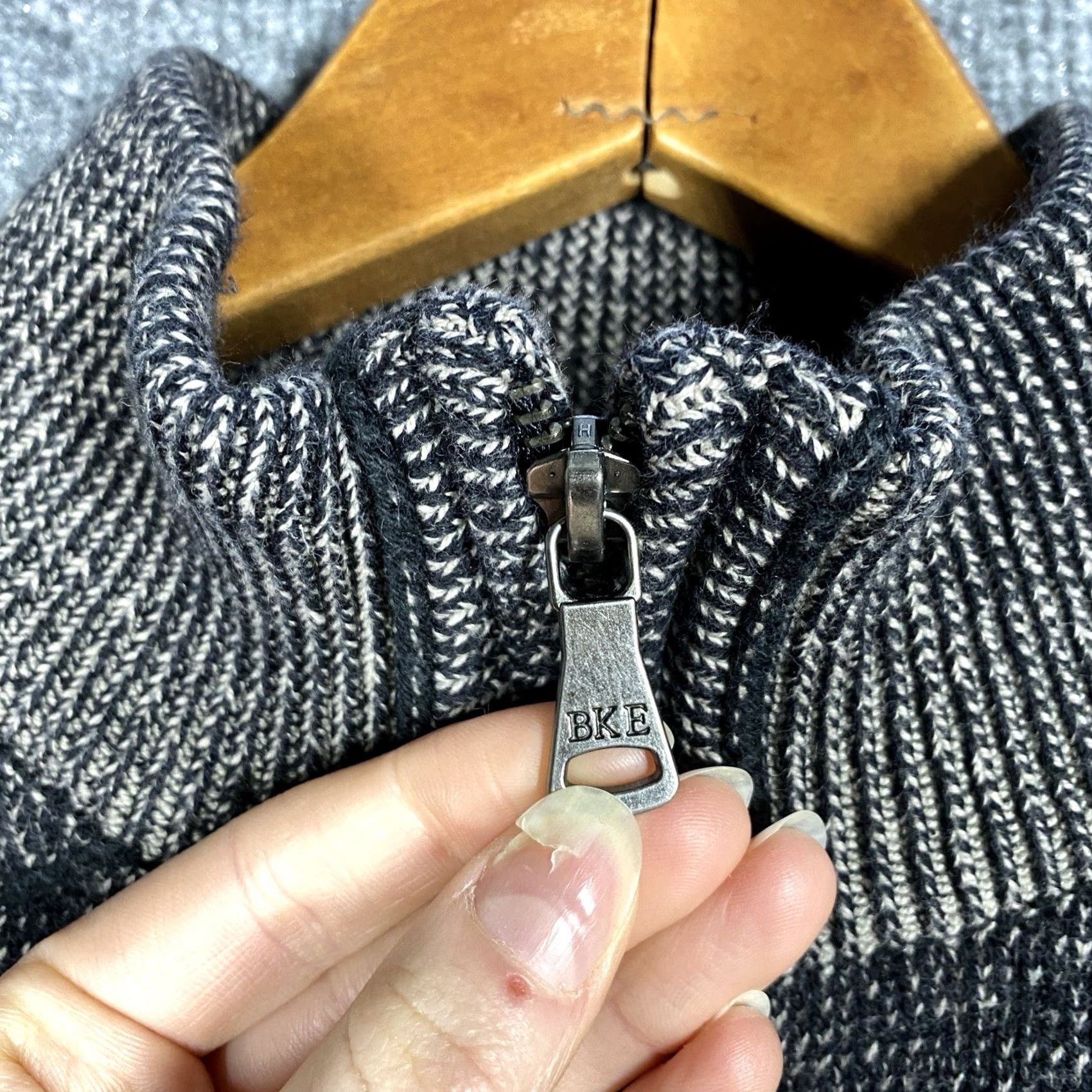 Vintage Buckle Sweater Men XL Knit 1/4 Zip Mock Neck Pullover Athletic Fit Gray Size US XL / EU 56 / 4 - 7 Thumbnail