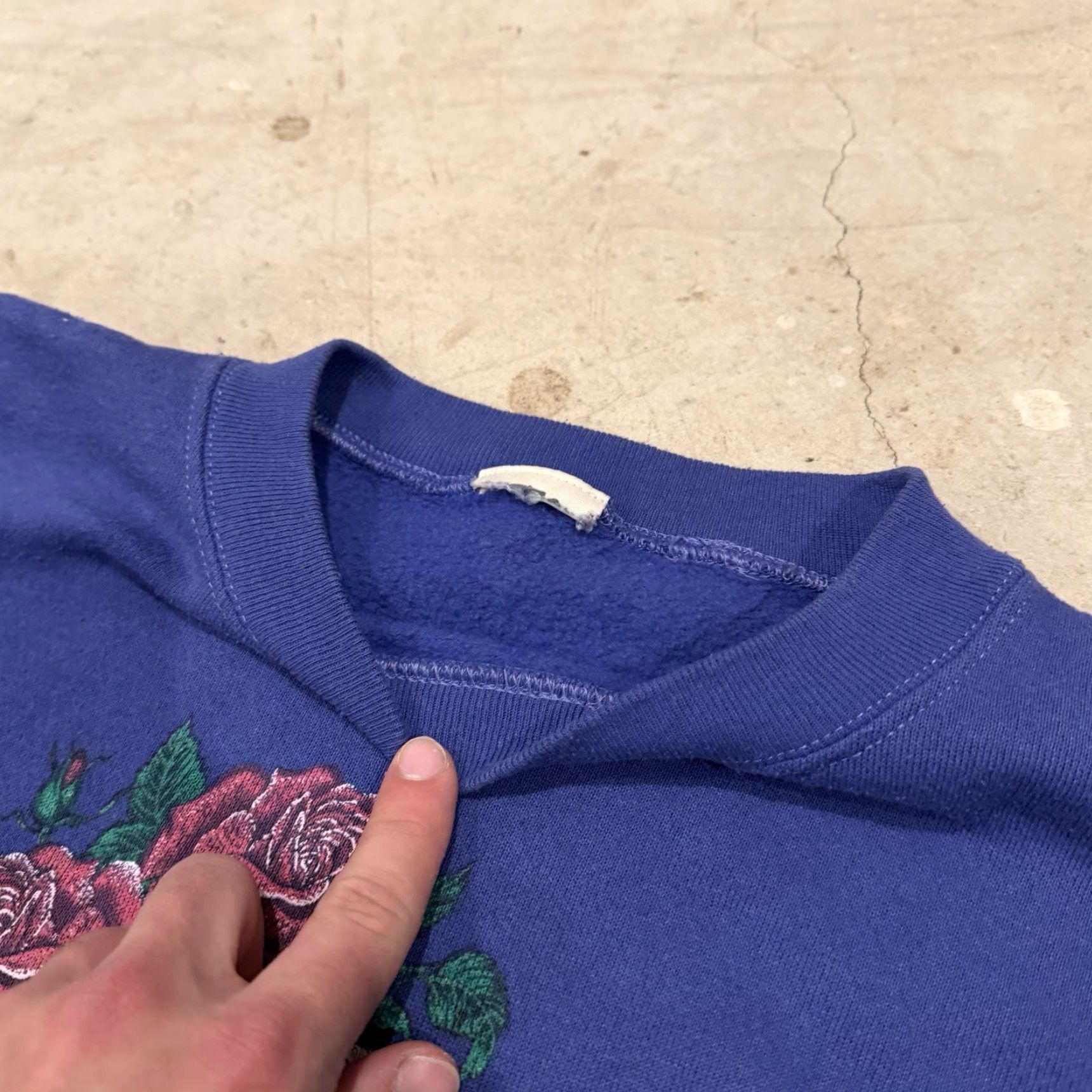 Vintage VINTAGE Puppy Dog Flowers Sweatshirt Crewneck Mens XL BLUE Sweatshirt Size US XL / EU 56 / 4 - 3 Thumbnail