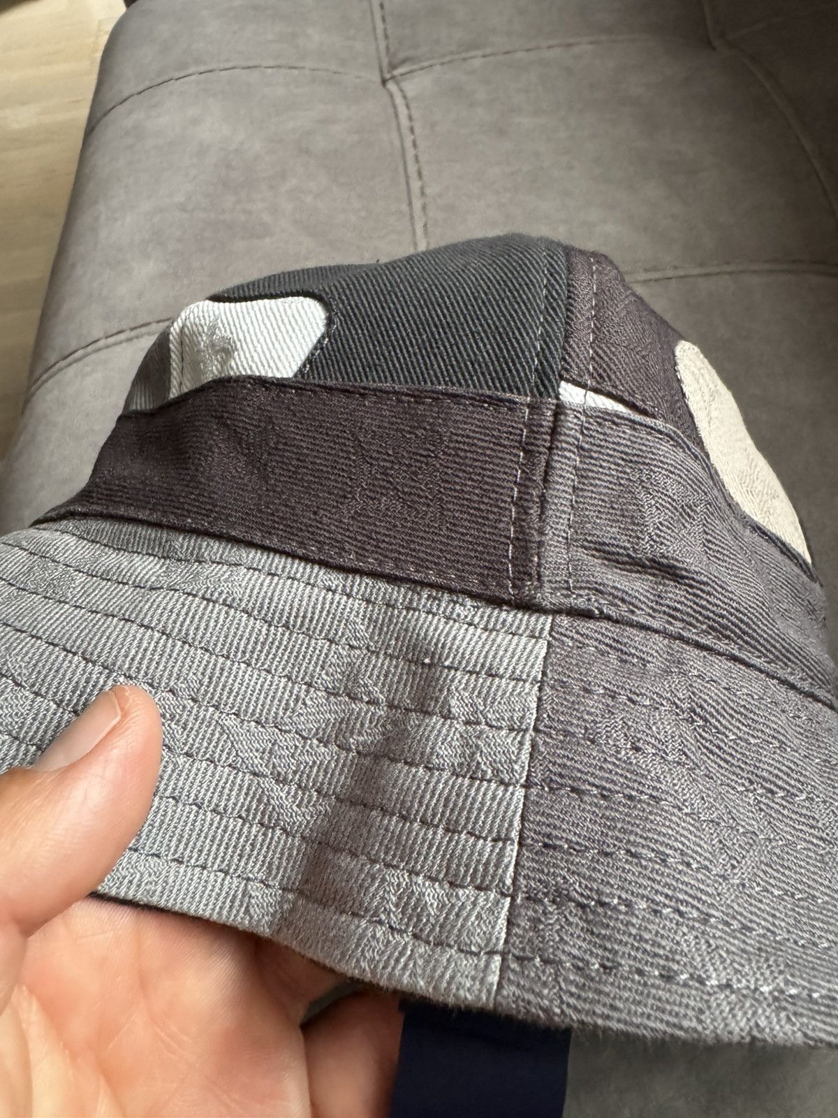 Louis Vuitton LOUIS VUITTON bucket hat study all photos and description Size ONE SIZE - 6 Thumbnail