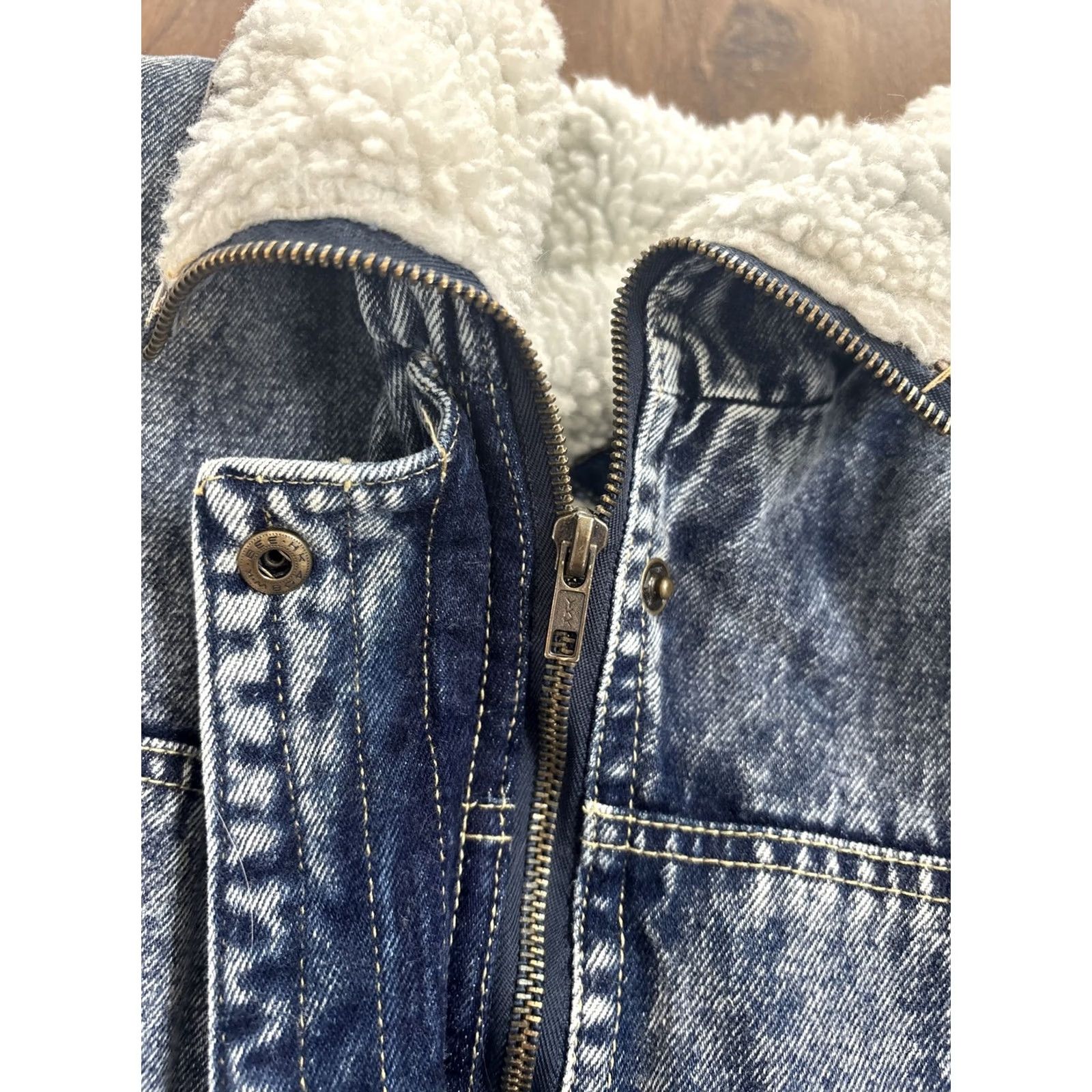 Denime VINTAGE 80s Acid Wash Long Denim Jean Sherpa Jacket Womens Medium Andy Johns Vtg Denim Sherpa Lined 30" Long 20" Pit to Pit Womens Size 32" / US 10 / IT 46 - 3 Thumbnail