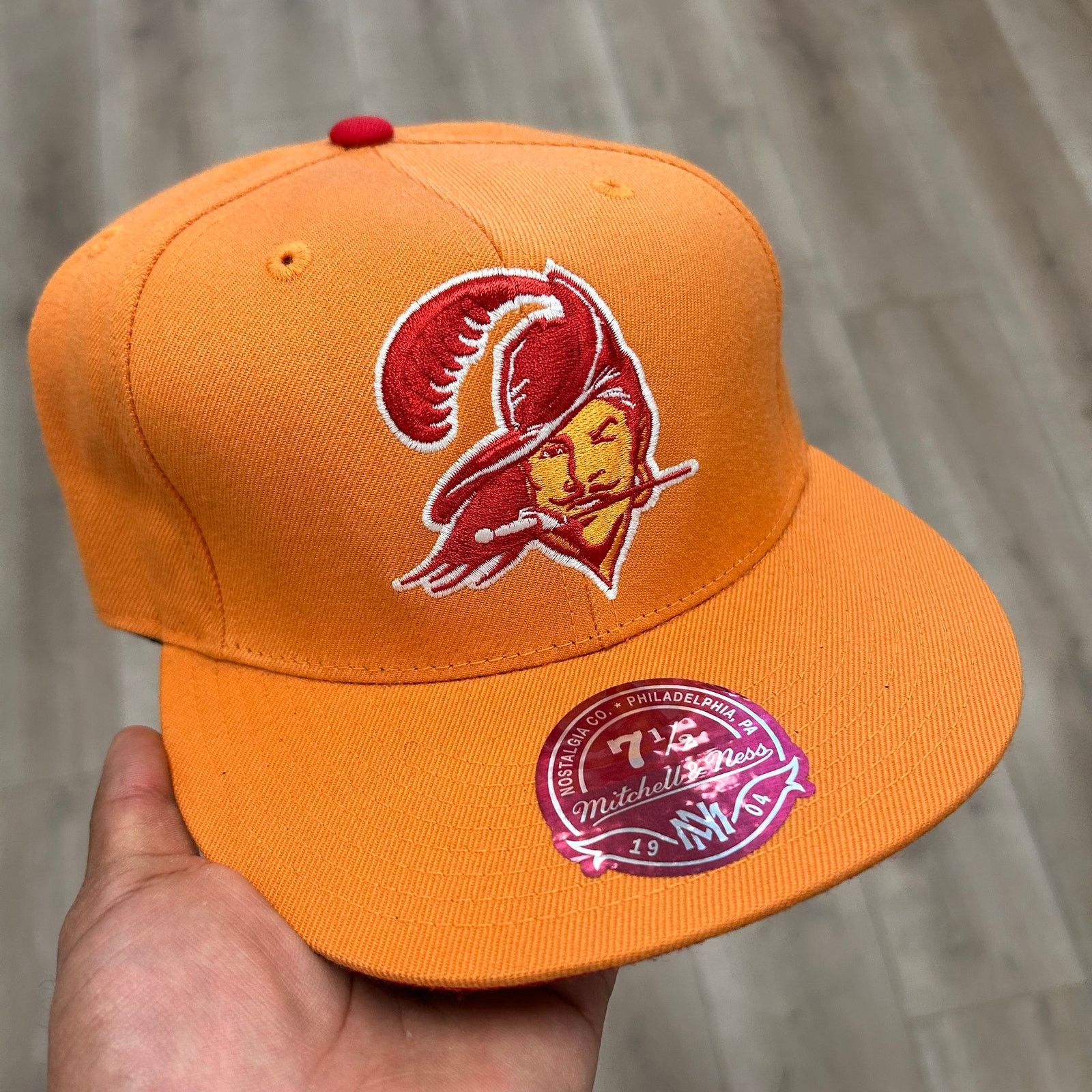 Mitchell & Ness Mitchell & Ness Tampa Bay Buccaneers Vintage Fitted Hat Cap Size ONE SIZE - 1 Thumbnail