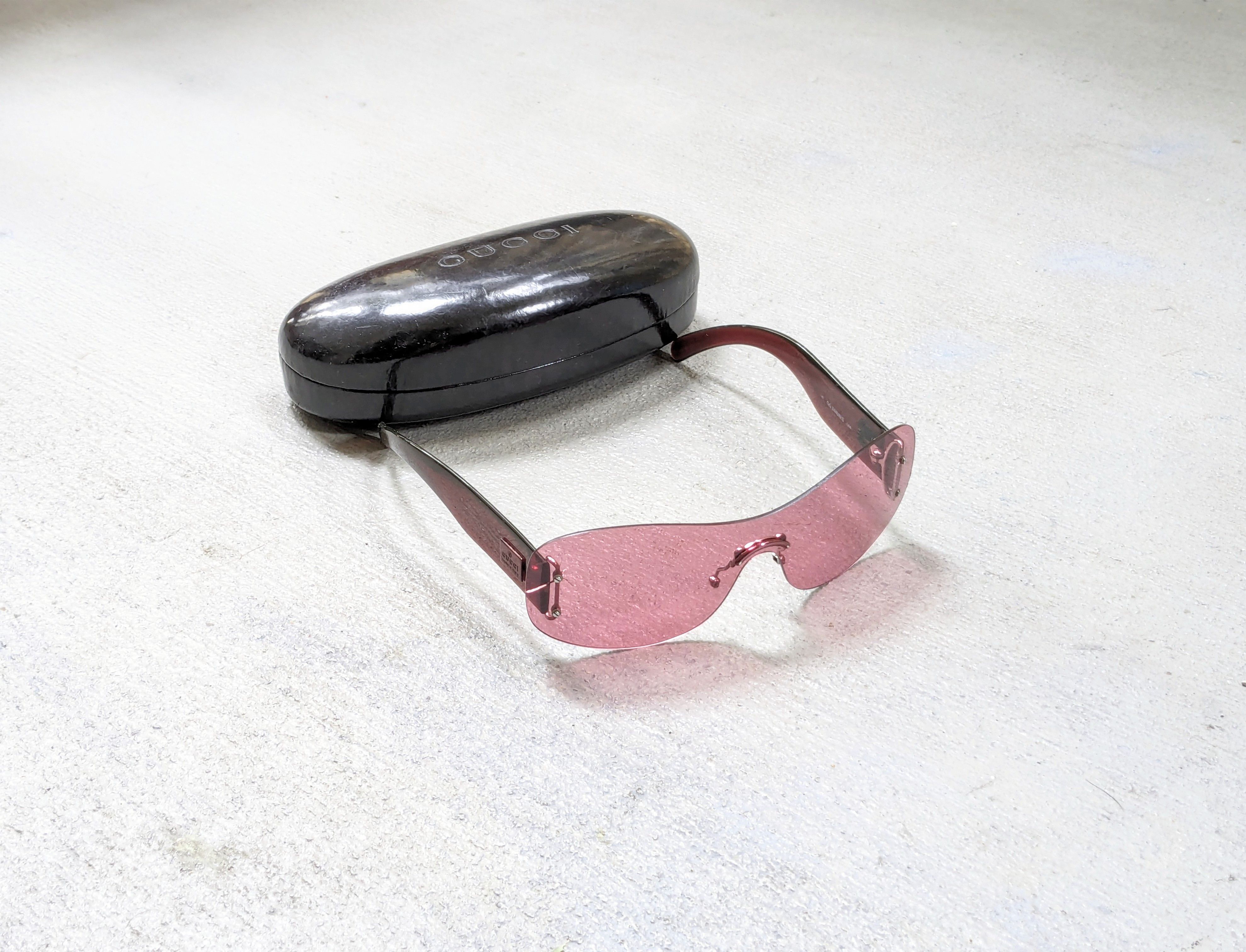 Gucci × Vintage Gucci Sunglasses GG2448/N/S Pink Vintage Y2K Shiled Size ONE SIZE - 1 Thumbnail