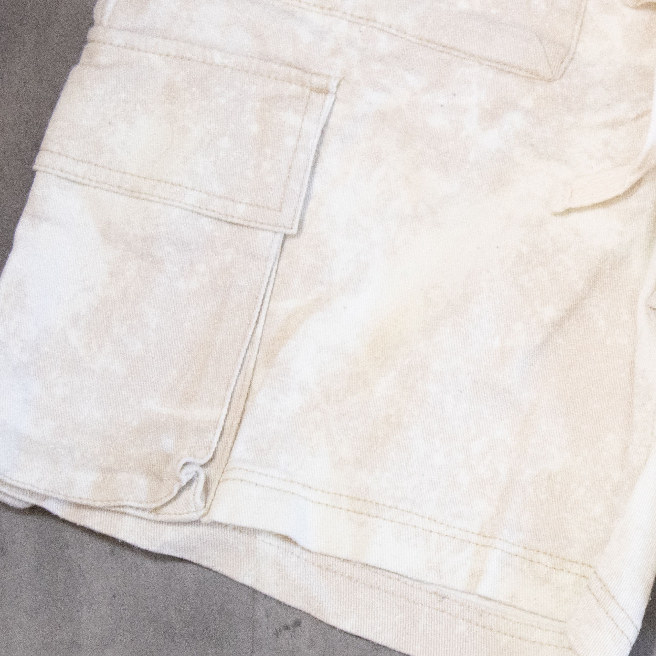 Urban Outfitters Standard Cloth Multi Pocket Printed White Shorts Size US 30 / EU 46 - 6 Thumbnail