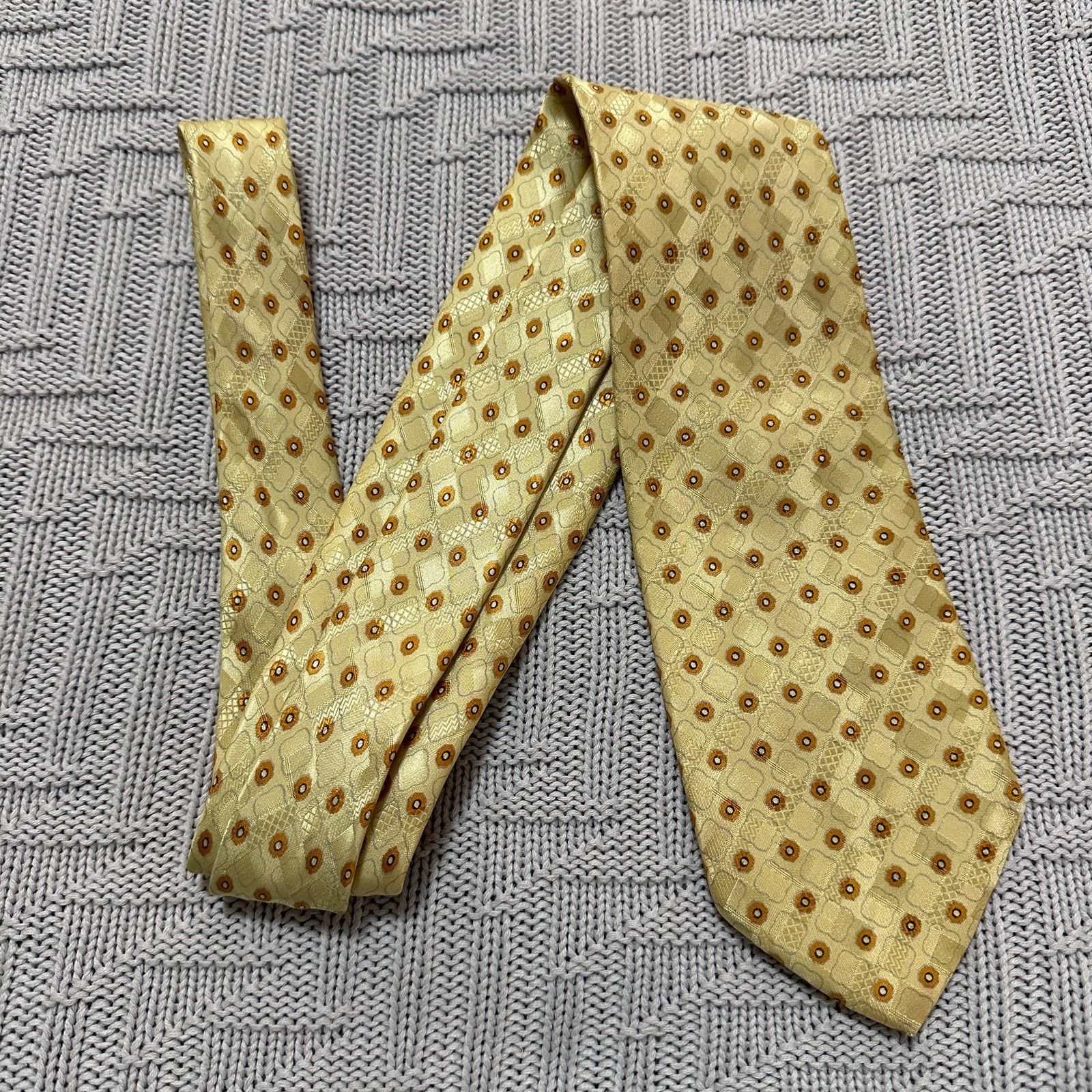 Brioni yellow gold metallic geometric print silk tie