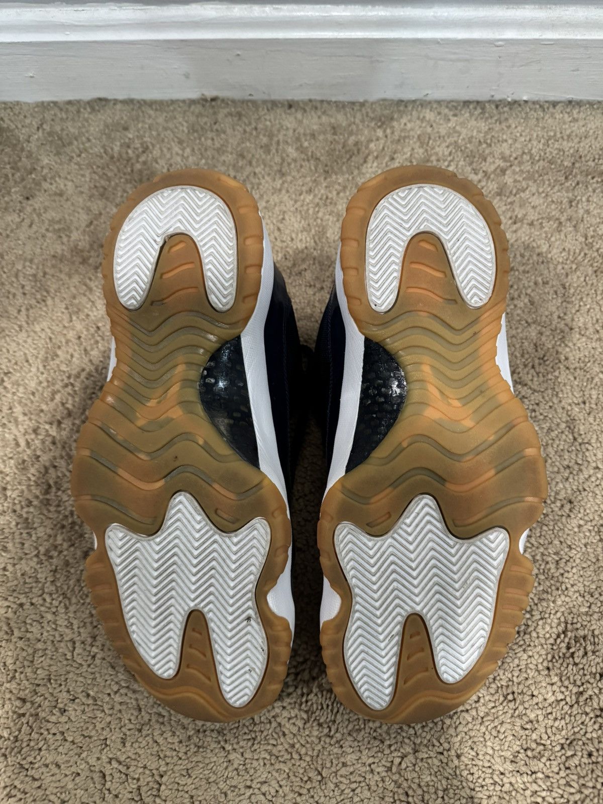 Jordan Brand Jordan 11 Low Navy Gum 2016 Size US 10 / EU 43 - 5 Thumbnail