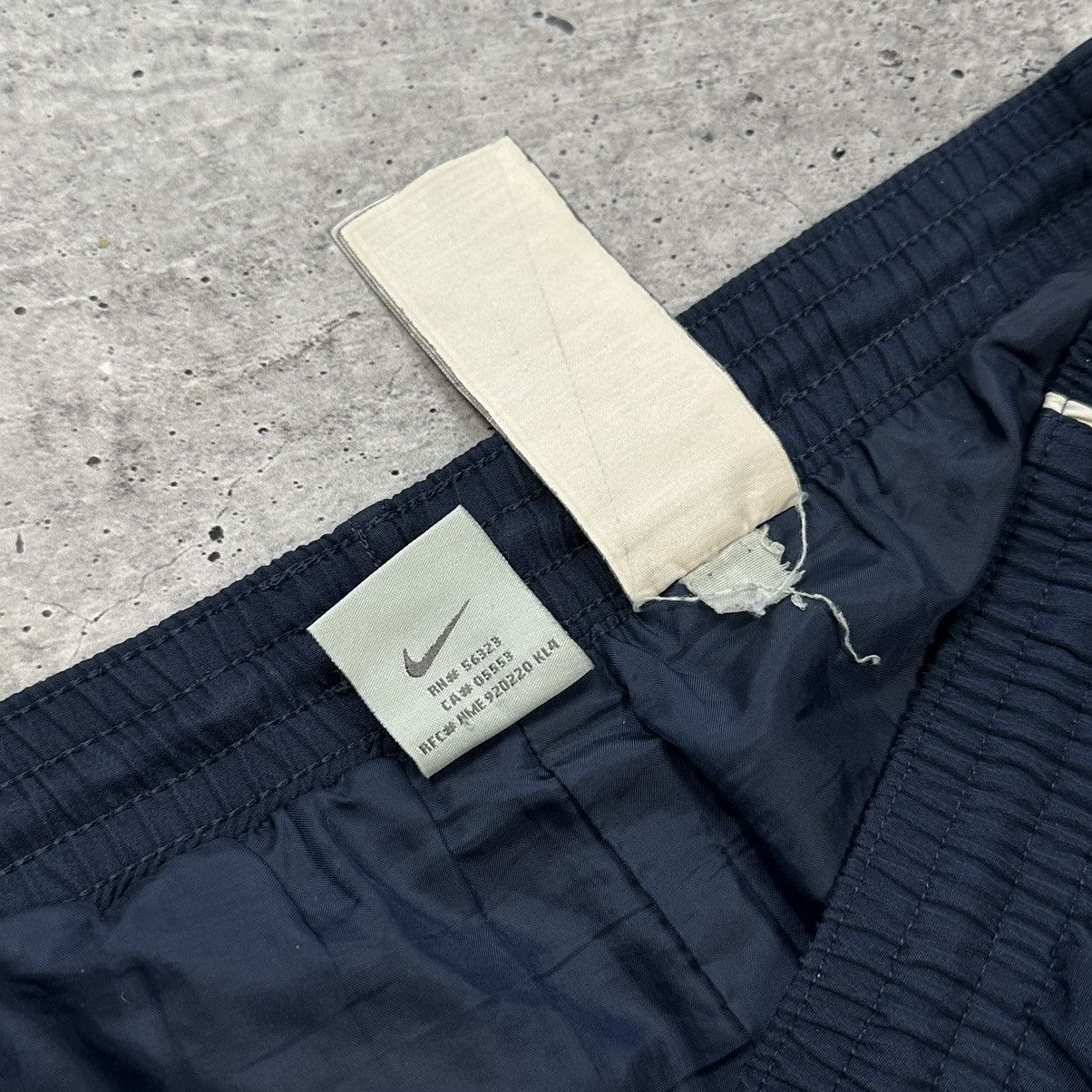 Vintage Vintage Nike Track Pants Navy Blue White Inserts Size US 32 / EU 48 - 15 Thumbnail