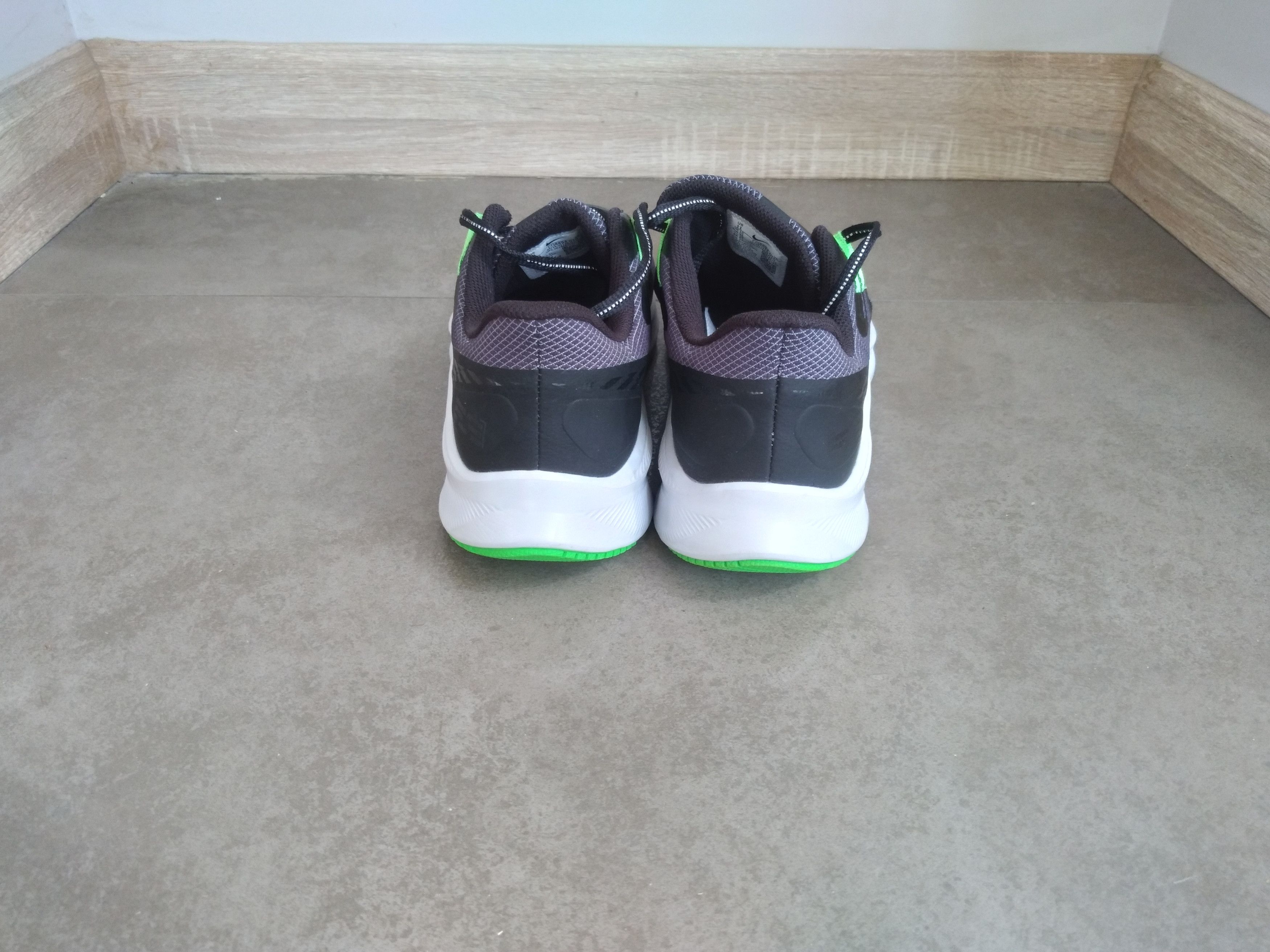 Nike Nike Quest 3 Shield / Running Shoe Size US 11 / EU 44 - 5 Thumbnail