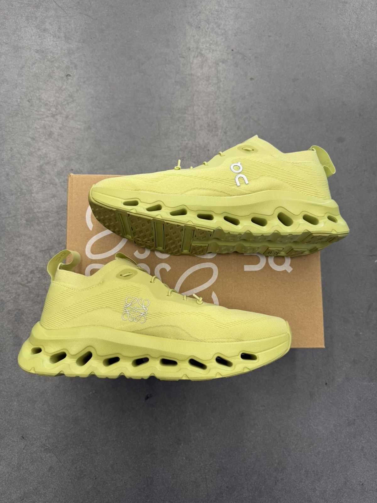 Loewe × On 2023 On Running Cloudtilt LOEWE Lime Green Size US 8 / EU 41 - 2 Thumbnail