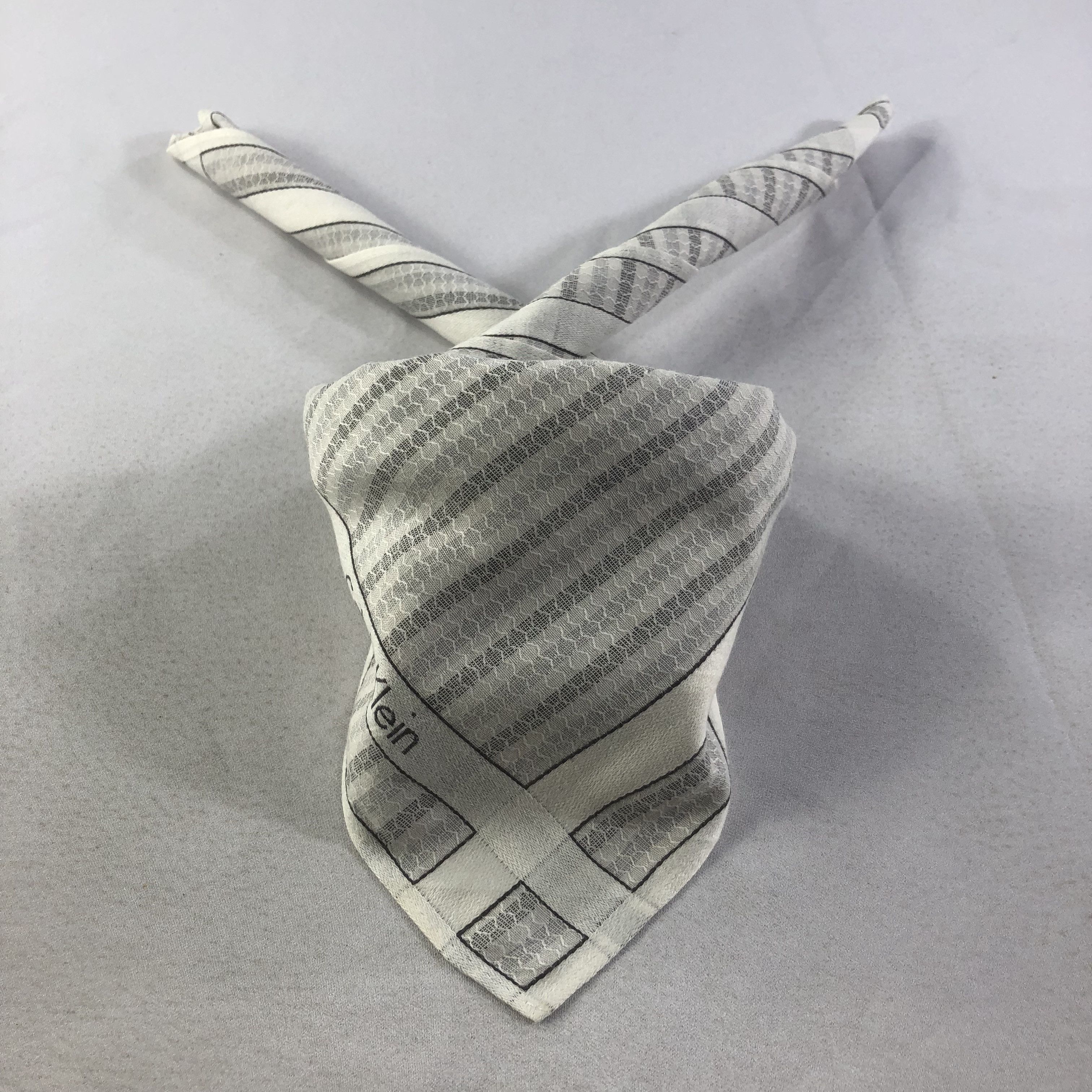Calvin Klein Calvin Klein Handkerchief Neckerchief Bandana H2293 Size ONE SIZE - 1 Thumbnail