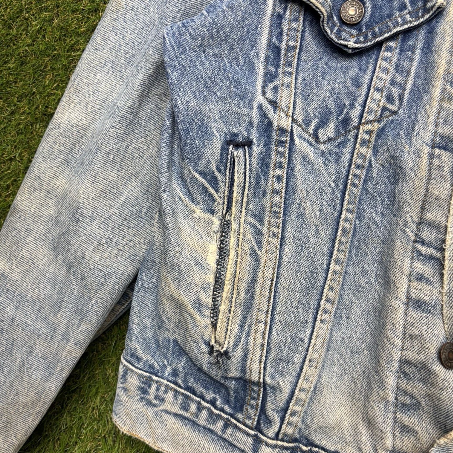 Levi's VINTAGE Levi's Jean Jacket Mens Small Trucker Distressed Denim 90s Blue Size US 29 - 4 Thumbnail