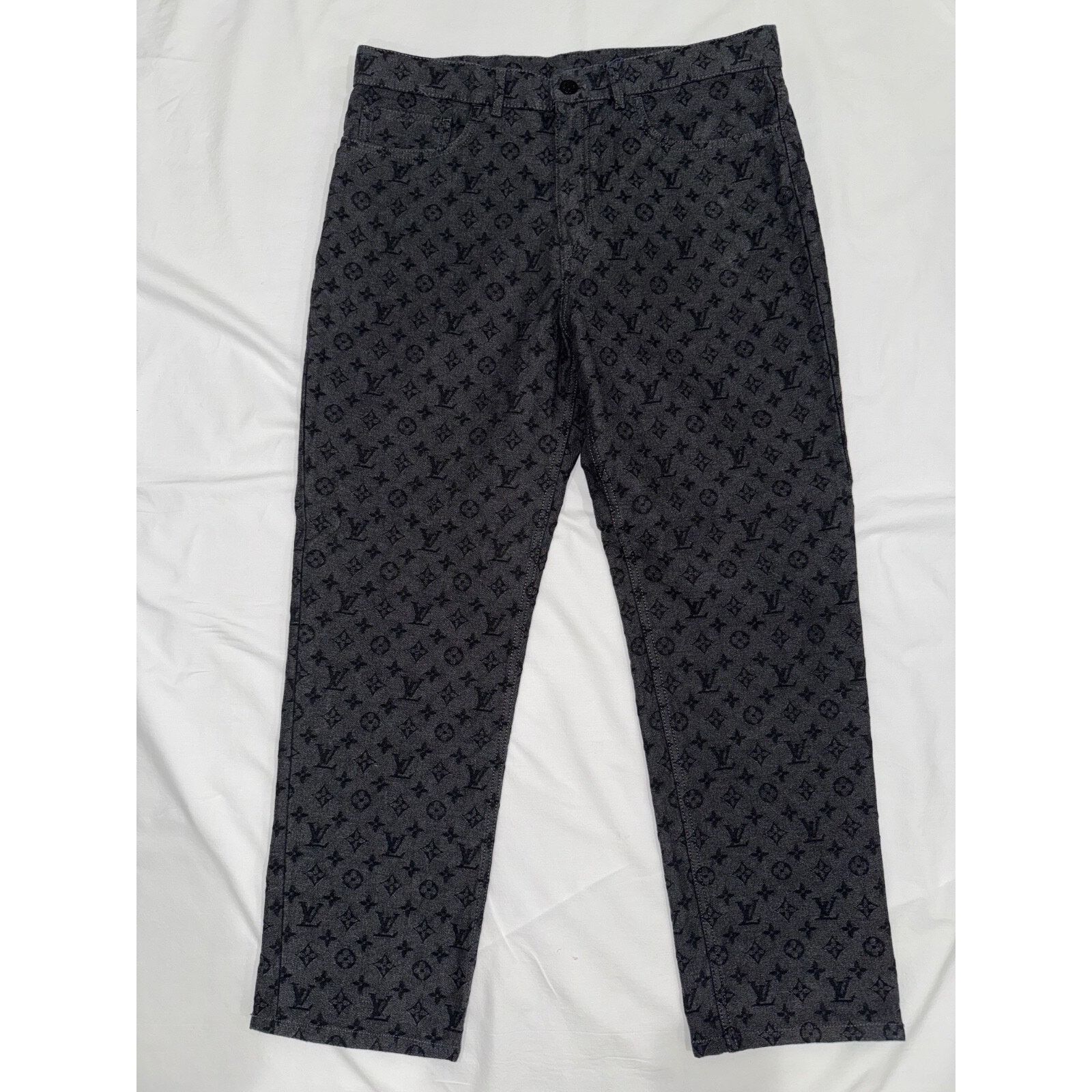 Louis Vuitton Louis Vuitton NBA Monogram Logo Gris Chine Grey Black Size US 34 / EU 50 - 2 Thumbnail