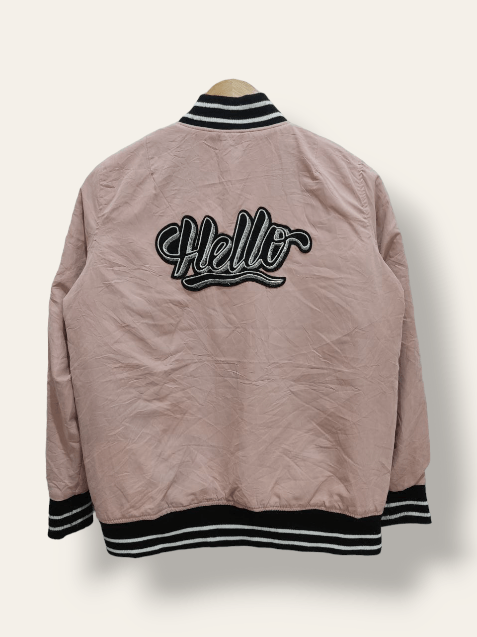 Forever 21 FOREVER 21 Hello Embroidered Graphic Bomber Jacket Size S / US 4 / IT 40 - 1 Thumbnail