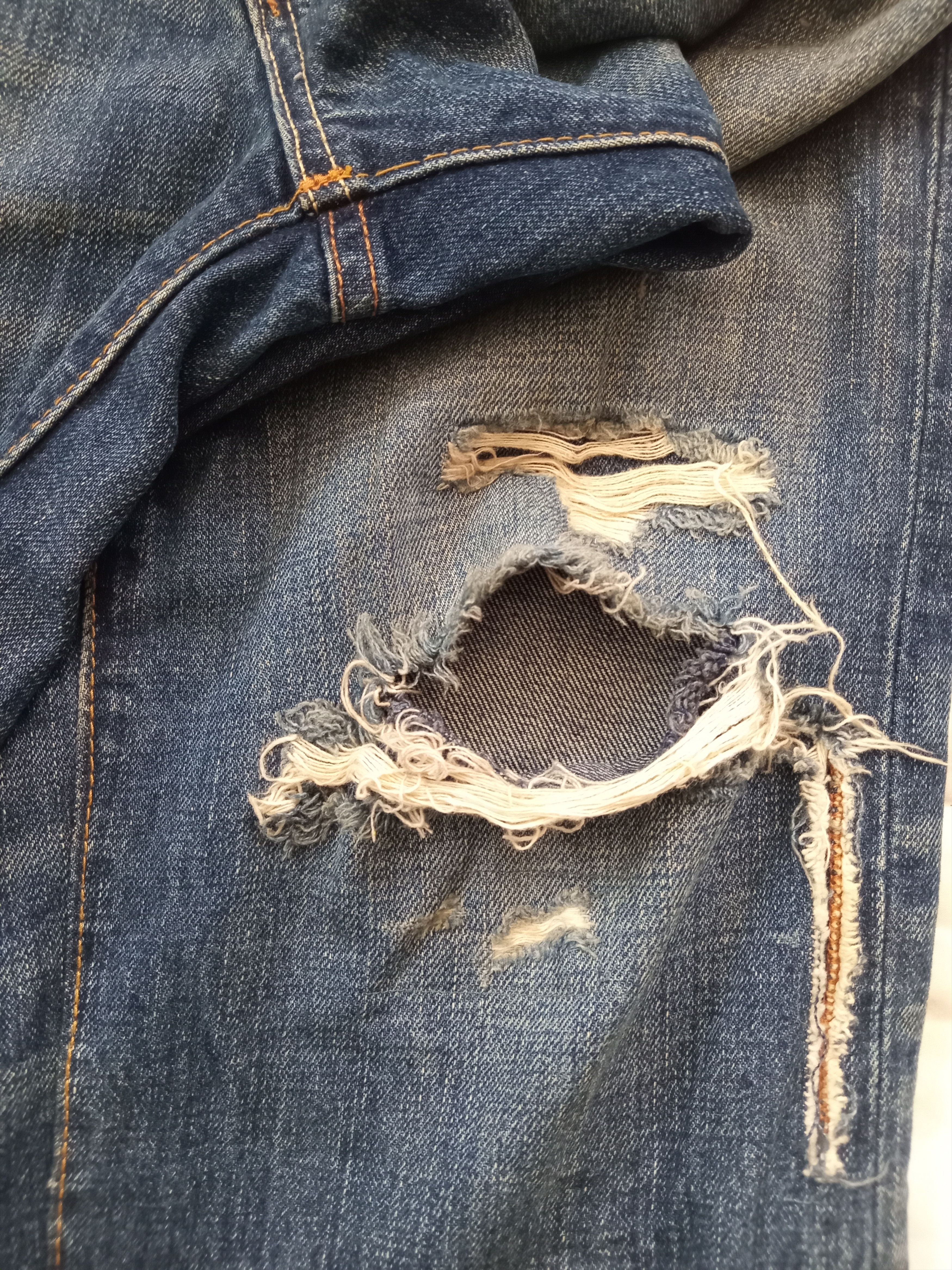 Abercrombie & Fitch × Japanese Brand A&F Classic Straight Ripped Distressed Jeans Pants Size US 32 / EU 48 - 11 Thumbnail