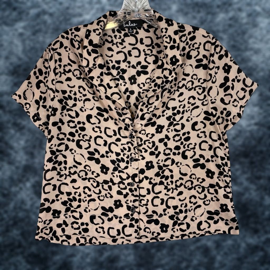Lulus Lulus Pink Animal Print Short Sleeve Button-Up Top Womens S Shirt Floral Collared Casual Crop Top Size S / US 4 / IT 40 - 1 Thumbnail