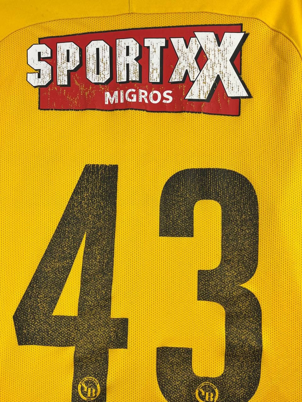 Nike Young Boys Bern Home Shirt Football Soccer 2018 Nike #43 M Size US M / EU 48-50 / 2 - 8 Thumbnail
