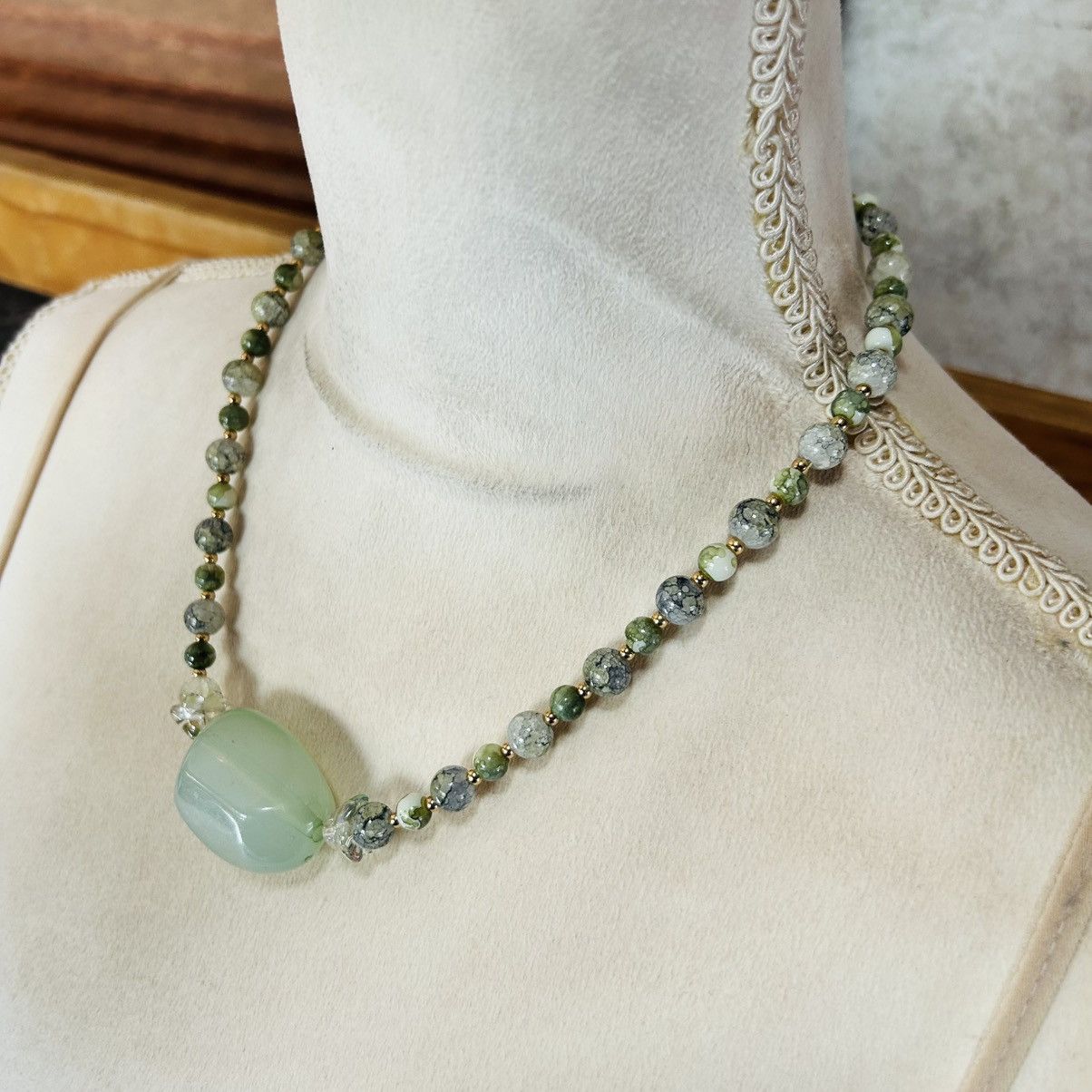 Handmade Handcrafted green tone art glass bead necklace Size ONE SIZE - 3 Thumbnail