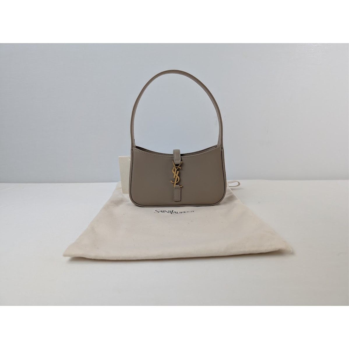 Saint Laurent Paris o1rshd1 Size: OS / Queens Calf Leather YSL M Mini Hobo Bag Size ONE SIZE - 13 Thumbnail