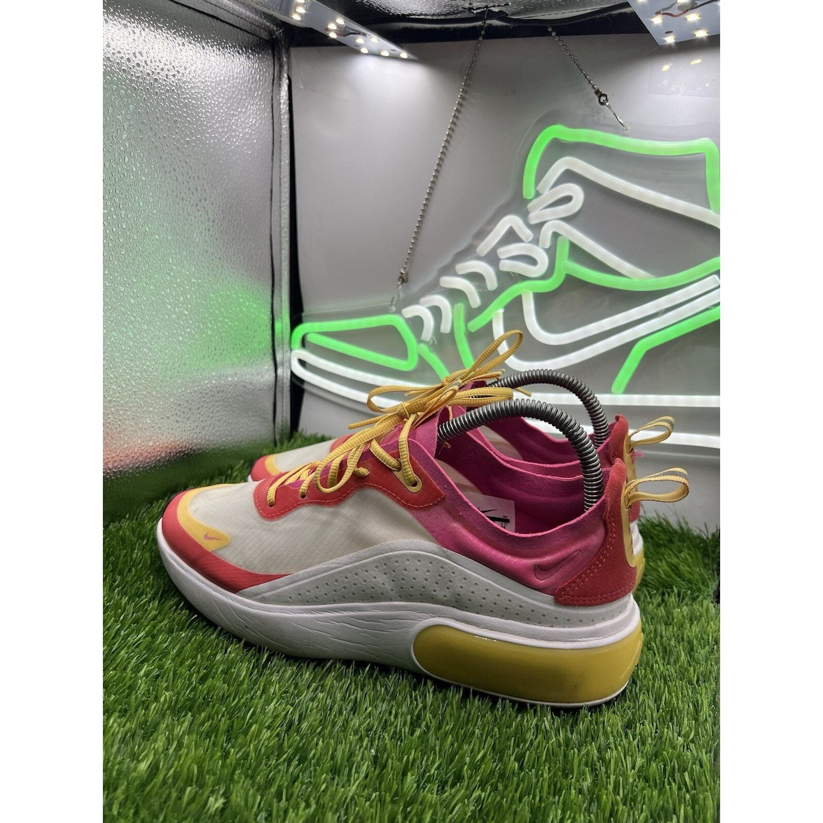 Nike Nike Womens Air Max Dia SE Sneakers Size 9 Size US 9 / IT 39 - 3 Thumbnail