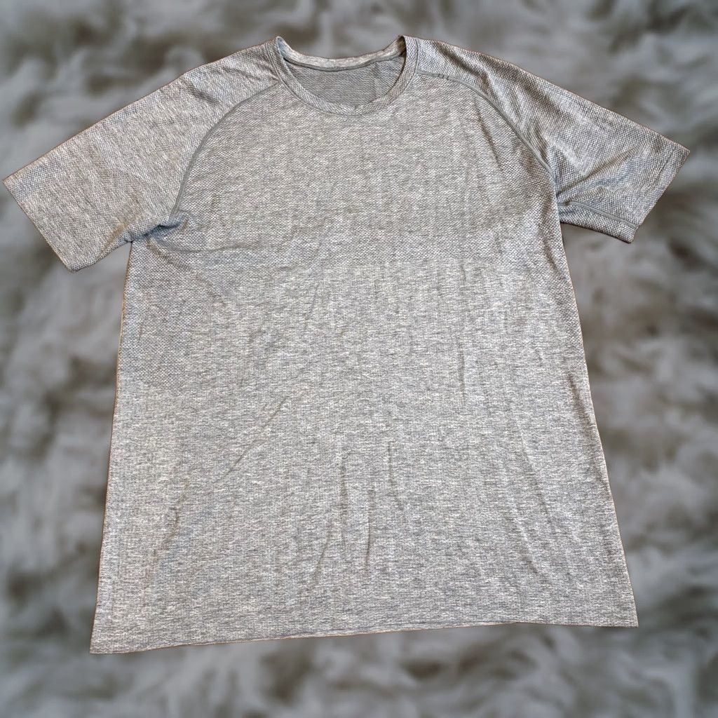 Lululemon Lululemon Mens Metal Vent Crew Neck T Shirt Gray sz Large Athletic Fit Size US XL / EU 56 / 4 - 1 Thumbnail