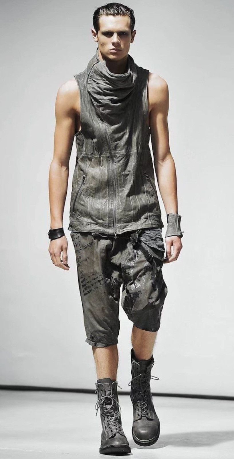 Julius Julius_7 frosted leather loose crotch seven quarter pants Size US 31 - 8 Thumbnail