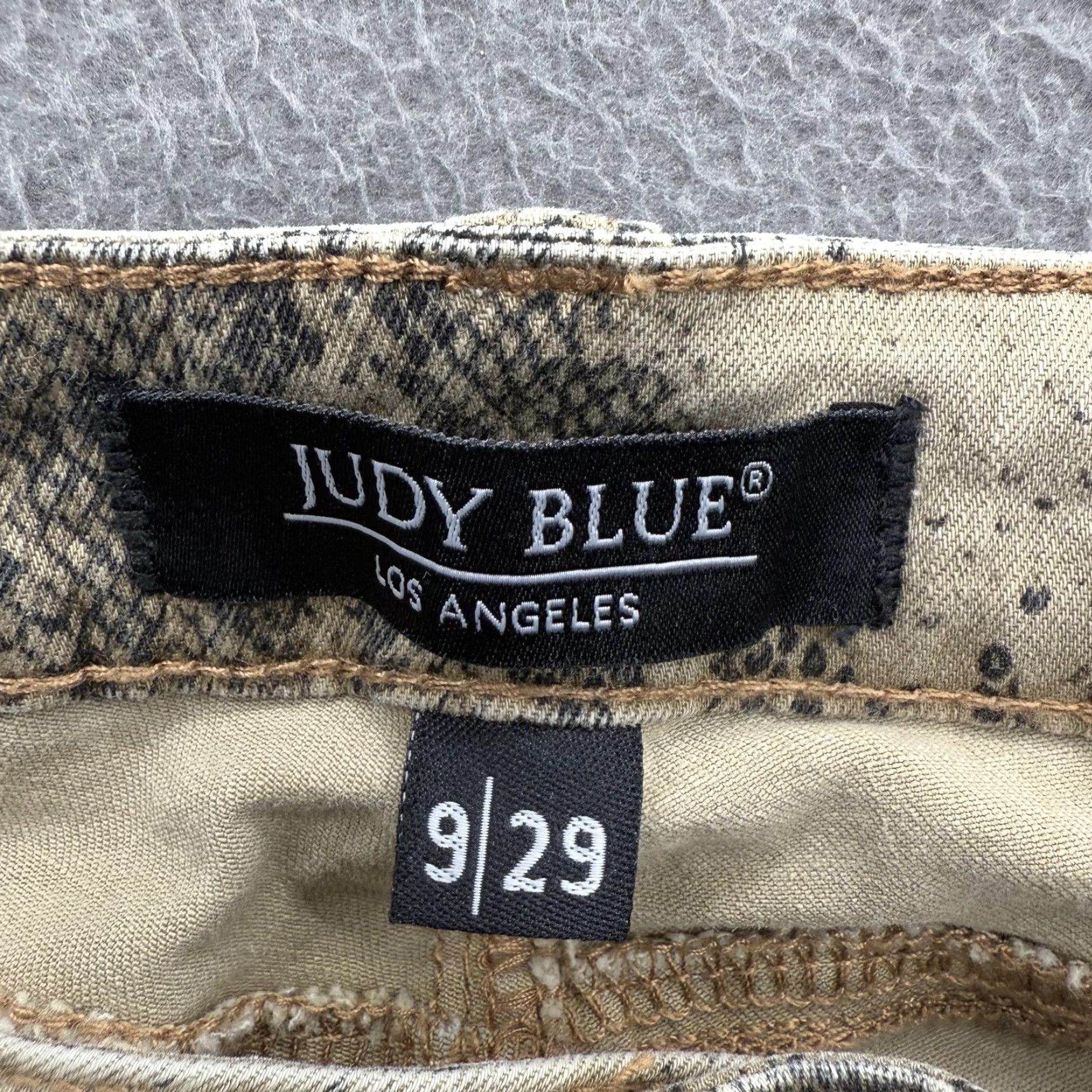 Vintage Judy Blue Jeans Womens Skinny 9/29 Beige Gray Snake Print Stretch JB84177 Jeans Slim Pockets Zip Fly Belt Loops Denim Black? Size 30" / US 8 / IT 44 - 3 Thumbnail