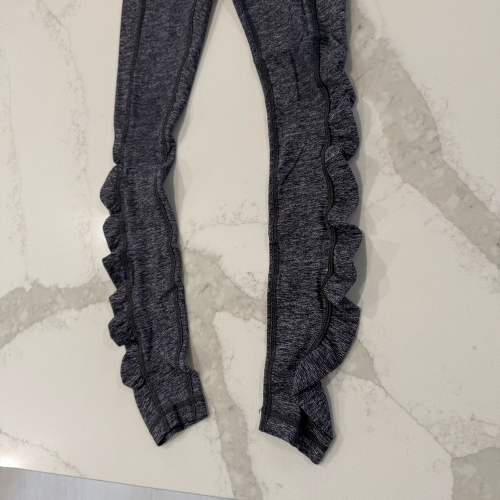 Lululemon Lululemon Run Turn Around Tight Women’s 4 Heathered Black Size 27" / US 4 / IT 40 - 6 Thumbnail