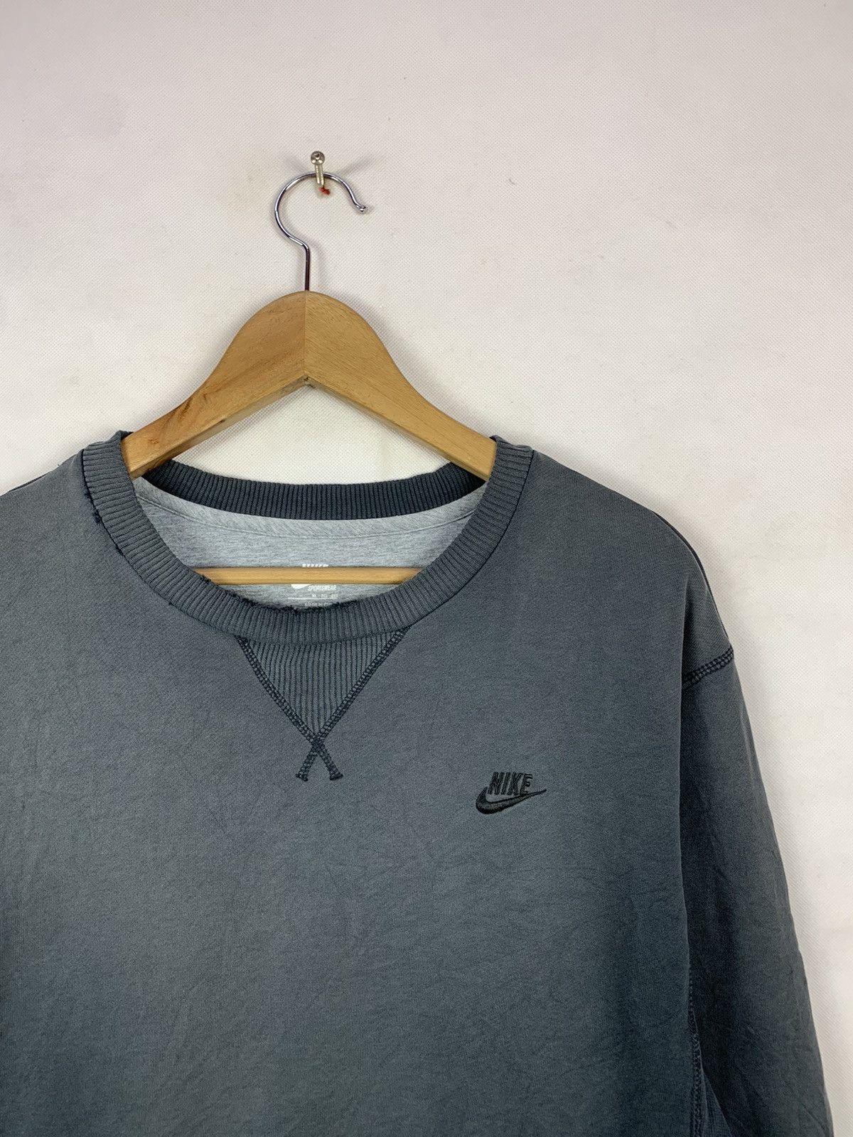 Nike ✔️Vintage Style Nike Small Swoosh Distressed Sweatshirt Size US L / EU 52-54 / 3 - 2 Thumbnail