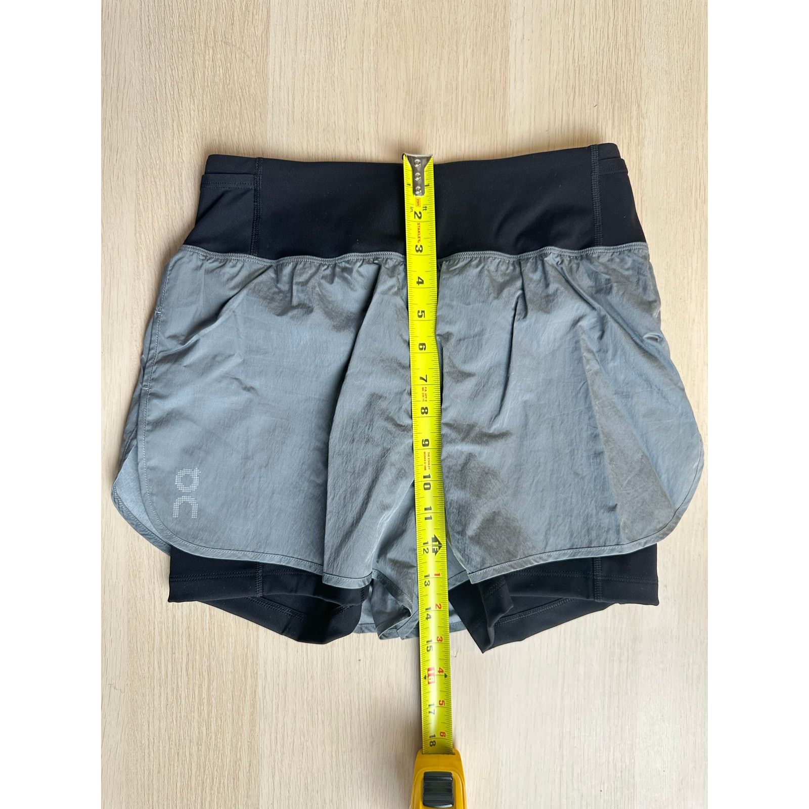 On On Running Performance Volt Grey Shorts Women - Size S - New Size 26" / US 2 / IT 38 - 9 Thumbnail