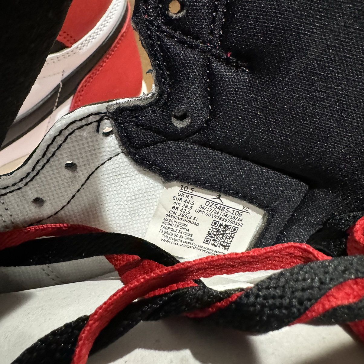 Nike Jordan 1 Retro High OG Black/Red/White NEW Size US 10 / EU 43 - 5 Thumbnail