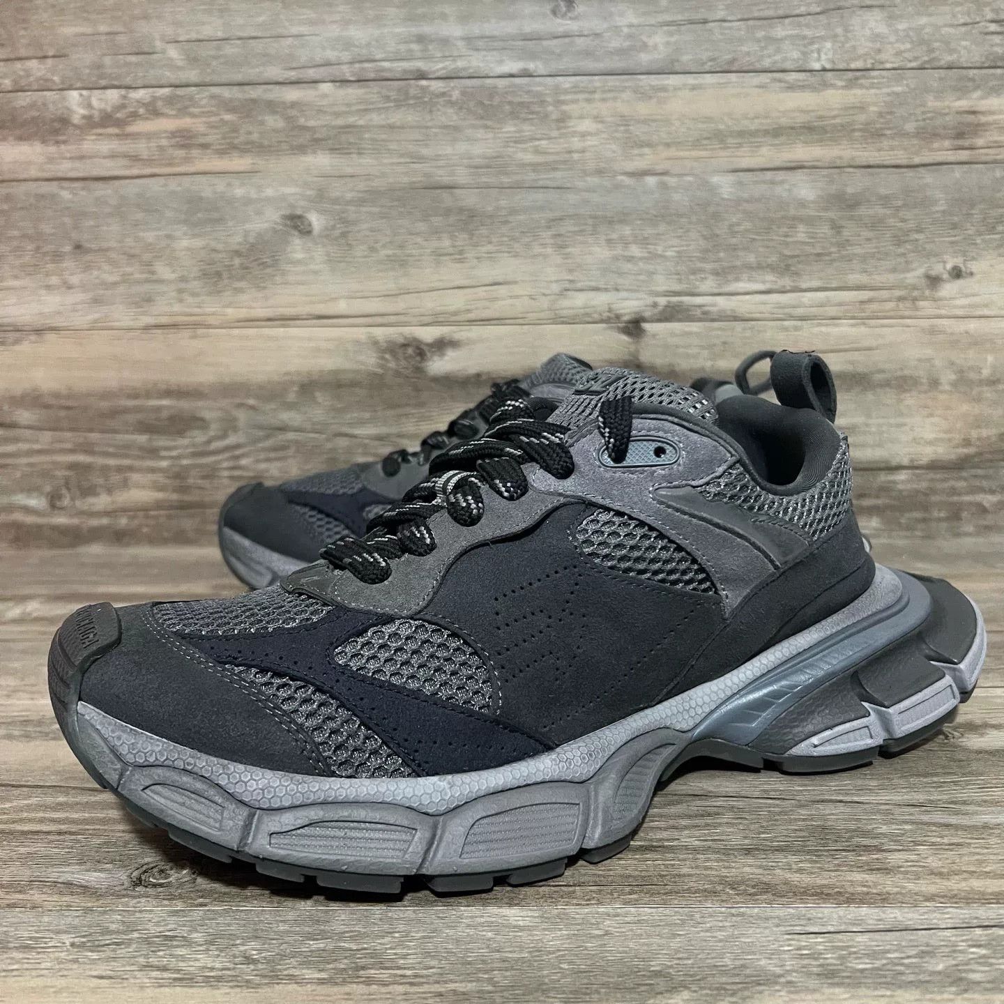 Balenciaga Balenciaga Gray Lowtop Sneakers XXXL Men Size US 10 / EU 43 - 1 Thumbnail