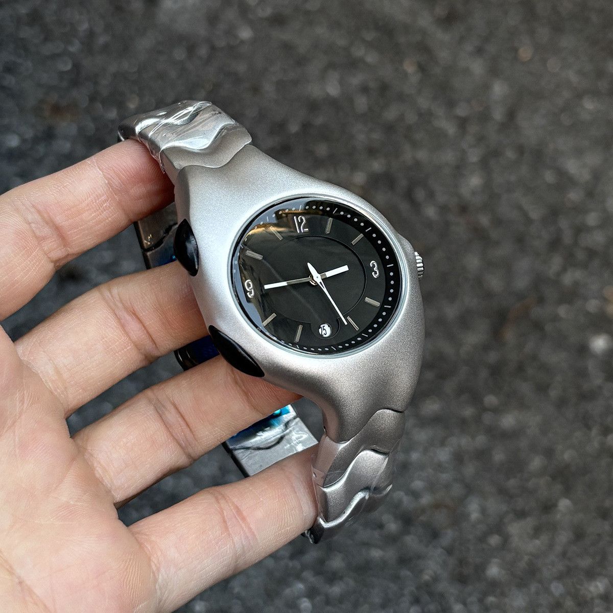 Vintage Y2k Silver Twisted Quartz Watch Size ONE SIZE - 1 Thumbnail