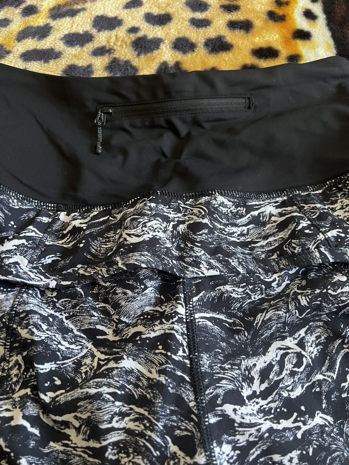Lululemon Lululemon Activewear Women’s Shorts Size 27" / US 4 / IT 40 - 4 Thumbnail