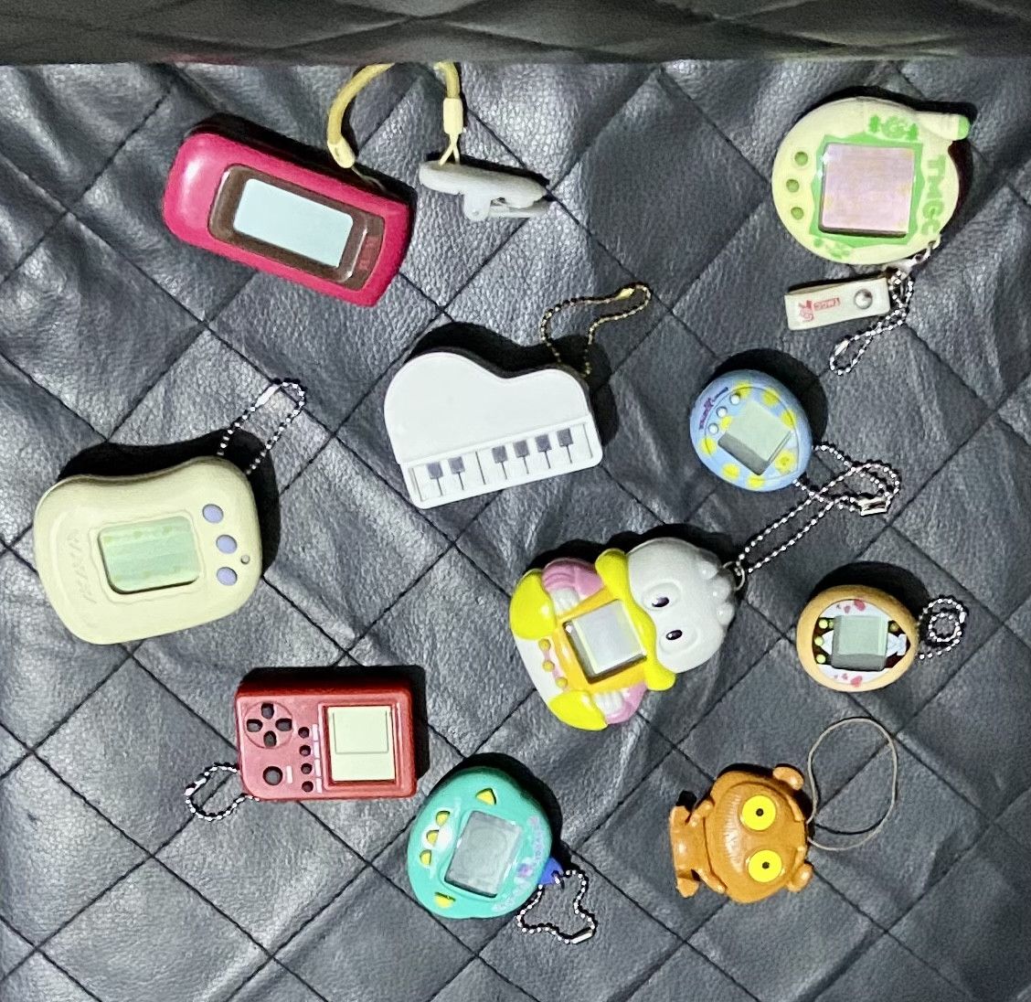 Edition Japan TAKE ALL VINTAGE AUTHENTIC TAMAGOCHI VIRTUAL POCKET GAME Size ONE SIZE - 2 Thumbnail