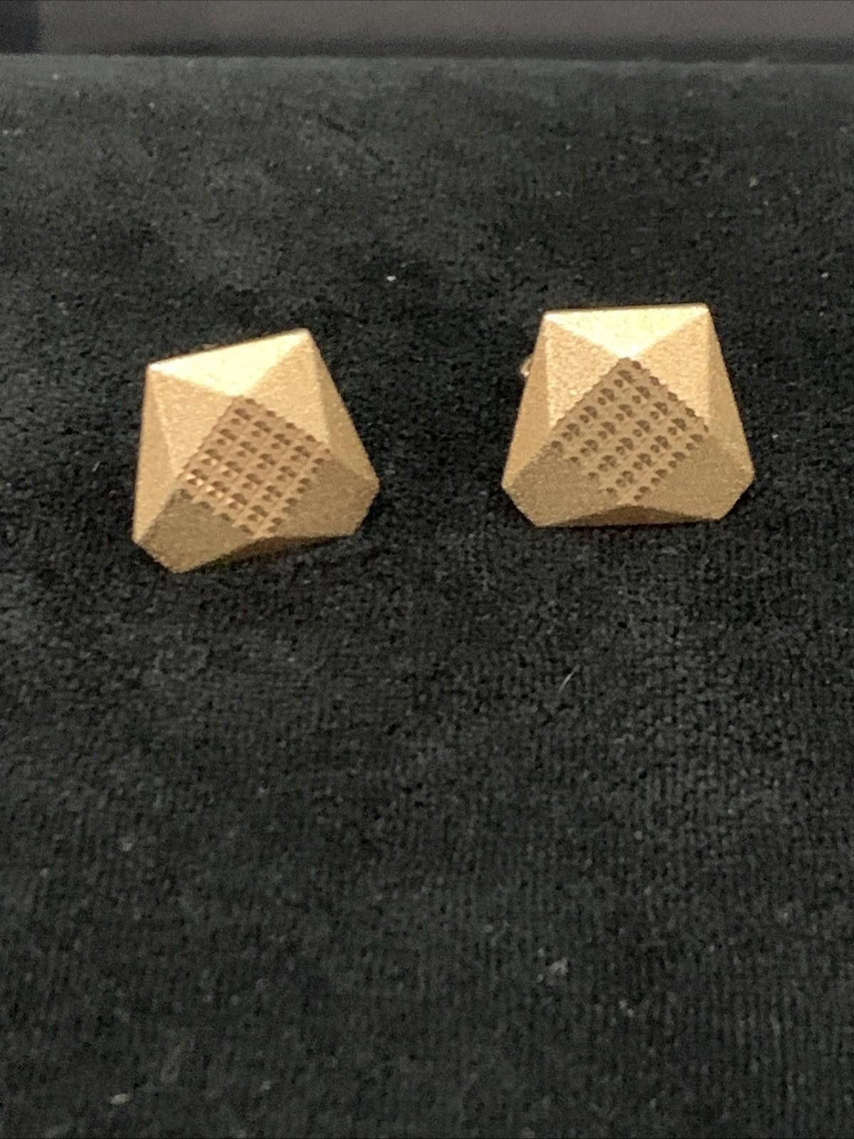 The Unbranded Brand Diamond Cut Cufflinks Unisex Brushed Yellow Gold Plated EUC Size ONE SIZE - 9 Thumbnail
