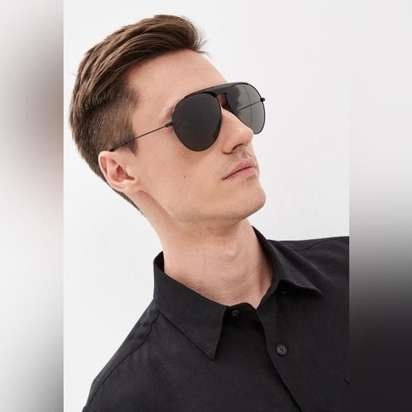 Gucci Authentic Gucci super light, stylish and bold design. The la Size ONE SIZE - 1 Thumbnail