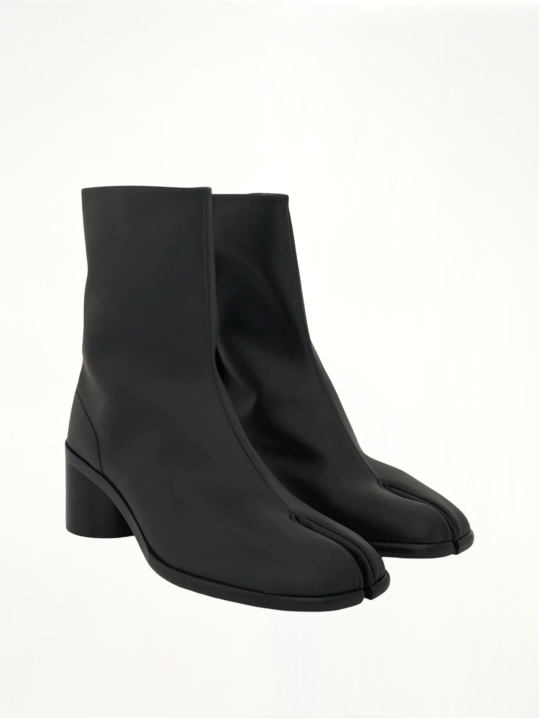 Maison Margiela o1w1db11225 Tabi Ankle Boots in Black Size US 7 / EU 40 - 2 Thumbnail