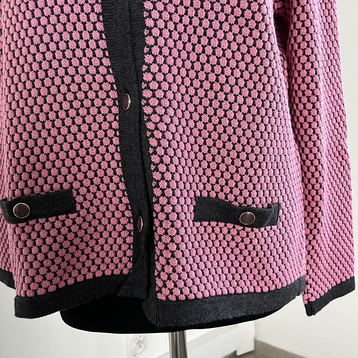 Vintage Pink and black knitted cardigan sweater handmade Size M / US 6-8 / IT 42-44 - 4 Thumbnail