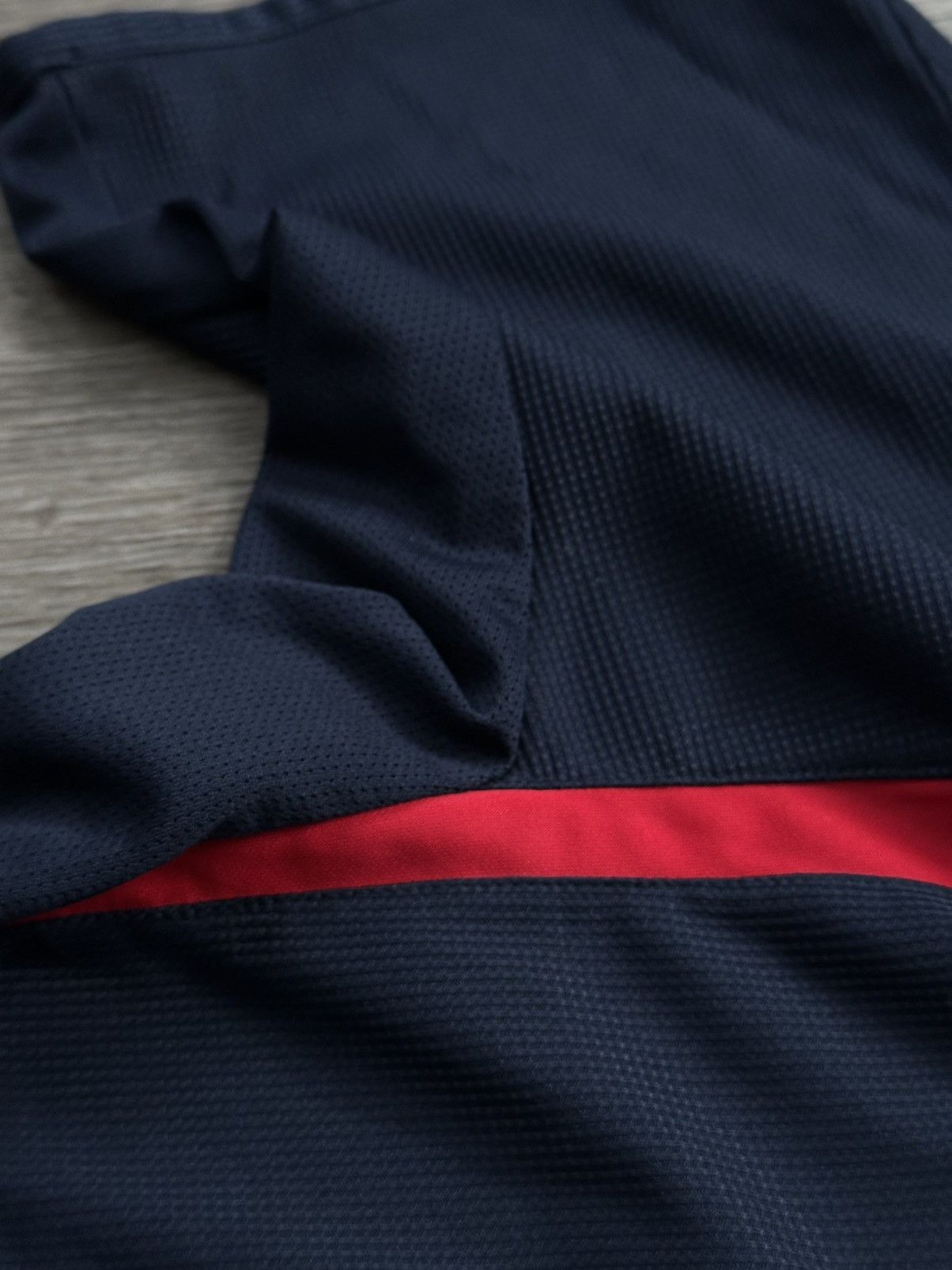 Umbro 🫧 UMBRO TRAINING SHIRT ENGLAND 2005/2006 Size US M / EU 48-50 / 2 - 8 Thumbnail