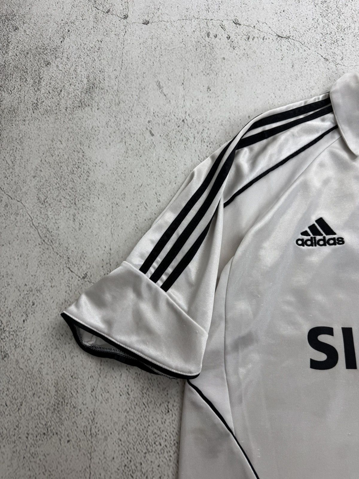 Adidas Adidas Real Madrid 7 Raul 2005 2006 Siemens Home Jersey Size US M / EU 48-50 / 2 - 10 Thumbnail