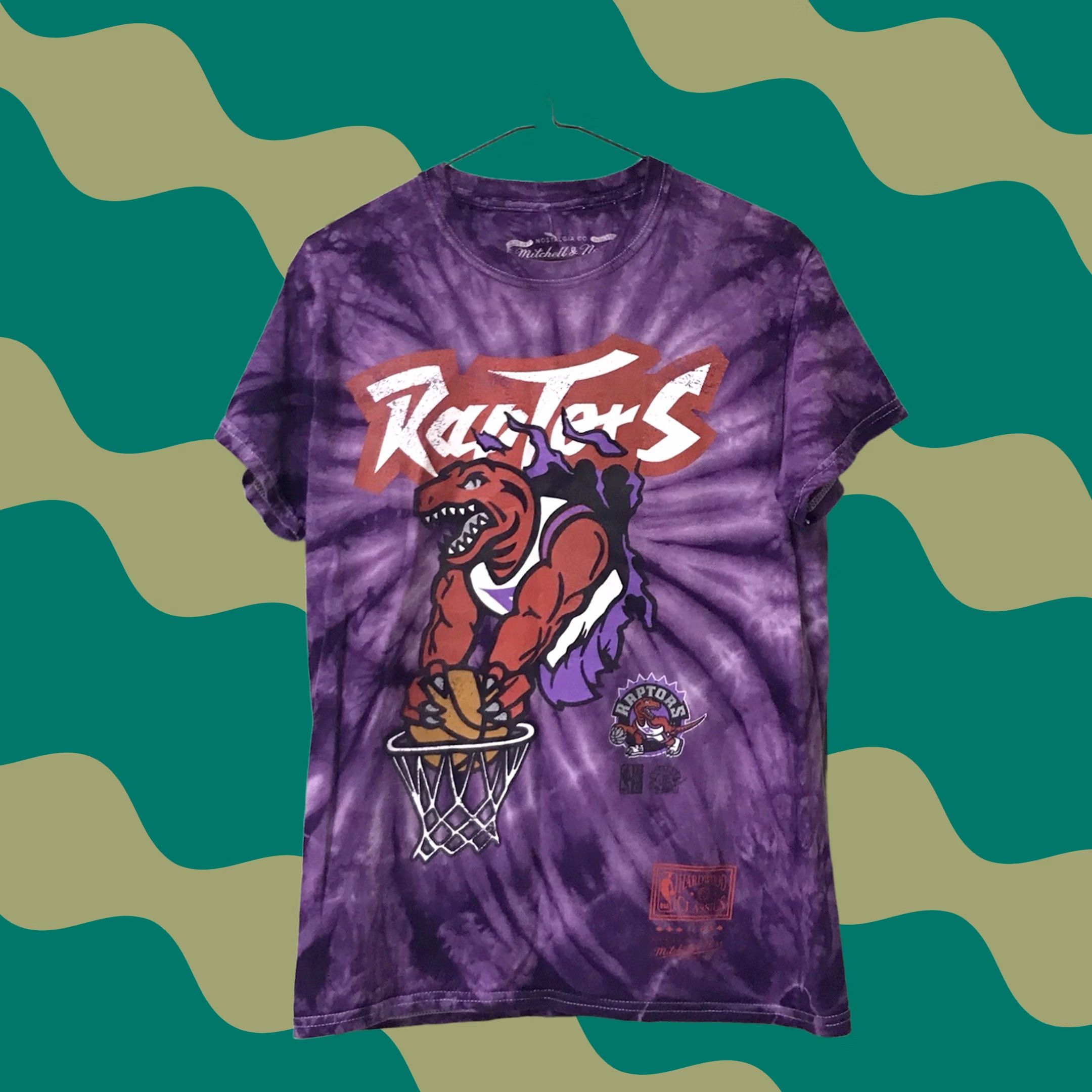 Mitchell & Ness VINTAGE Mitchell & Ness Men Purple NBA Toronto Raptors Distressed Tie-Dye T-Shirt S Size US S / EU 44-46 / 1 - 1 Thumbnail