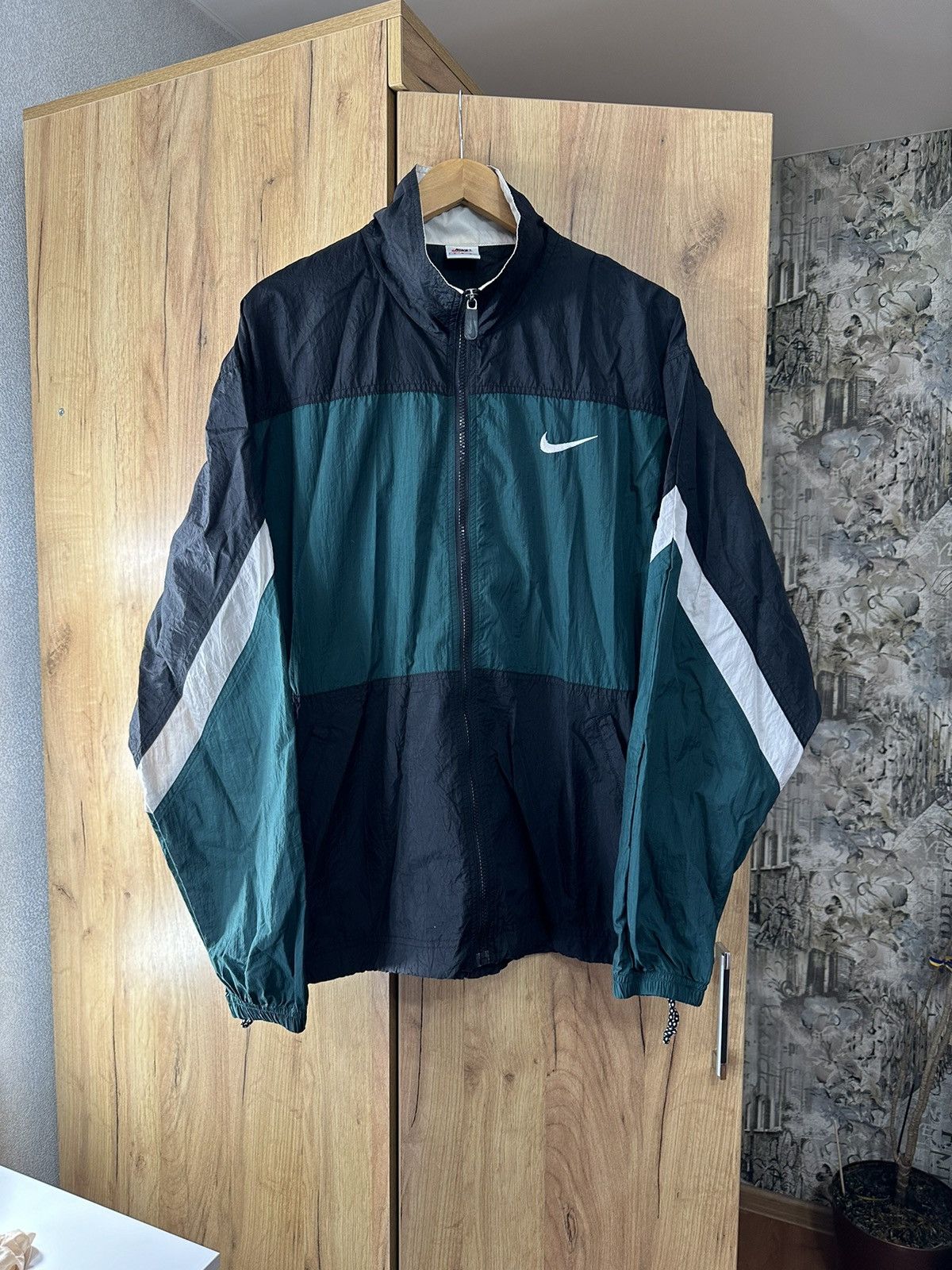 Nike × Vintage Nike Vintage Nylon Olympic Jacket Windbreaker Swoosh Size US L / EU 52-54 / 3 - 1 Thumbnail